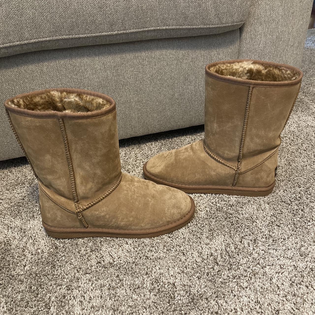 Item LAM. Juniper Women s Boots Size 9 Tan Suede. Depop