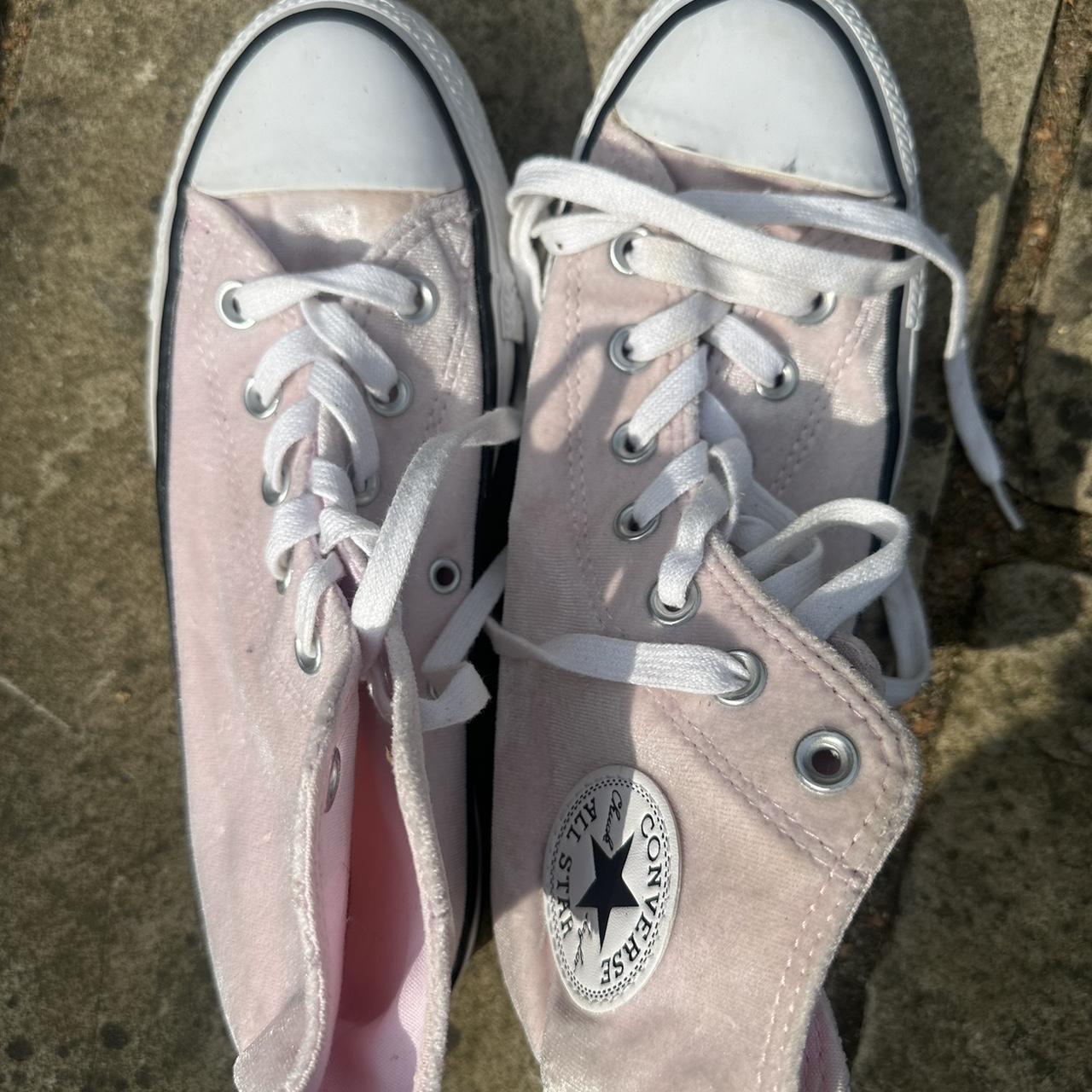 Light pink velvet converse best sale