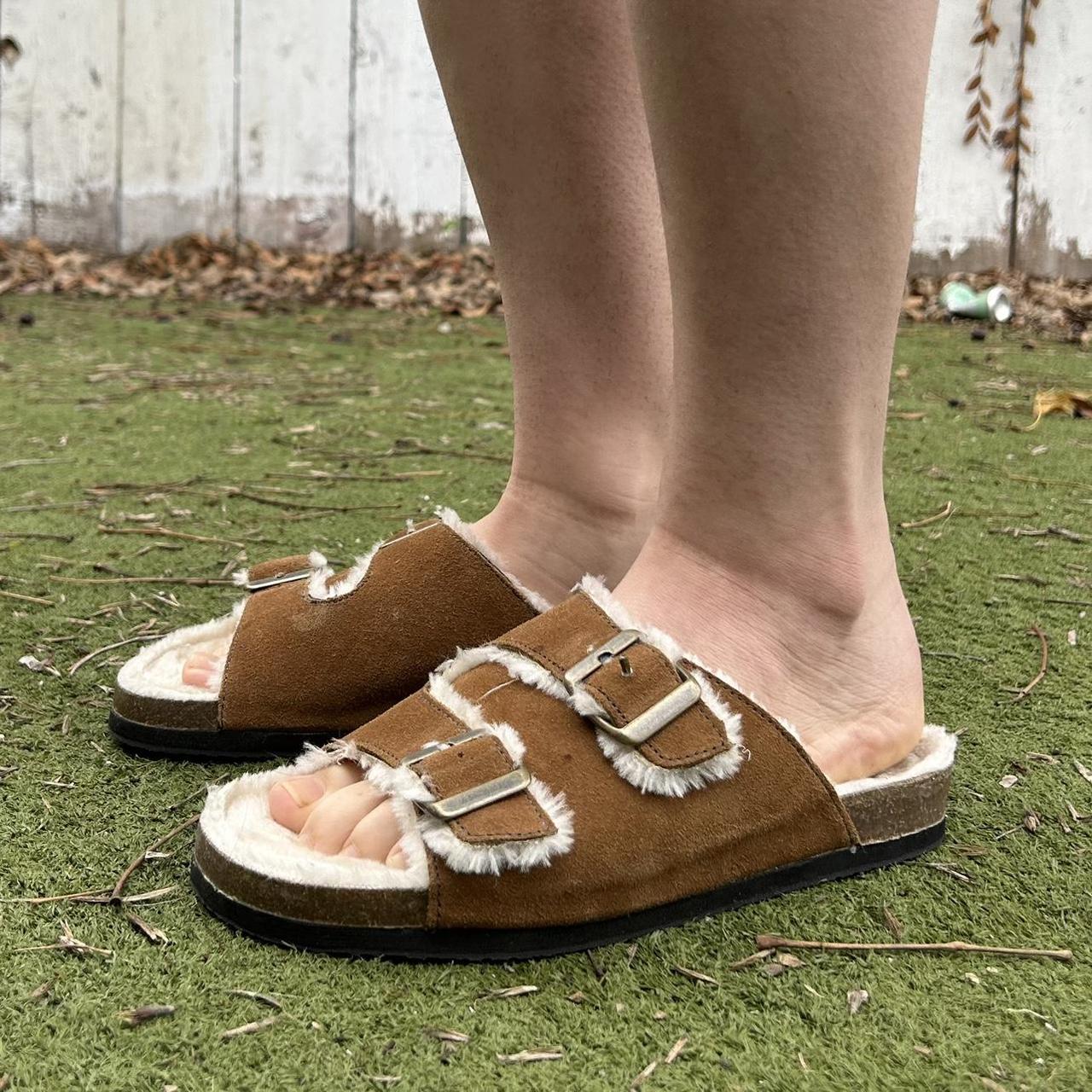 Adorable Birkenstock Arizona style faux fur lined