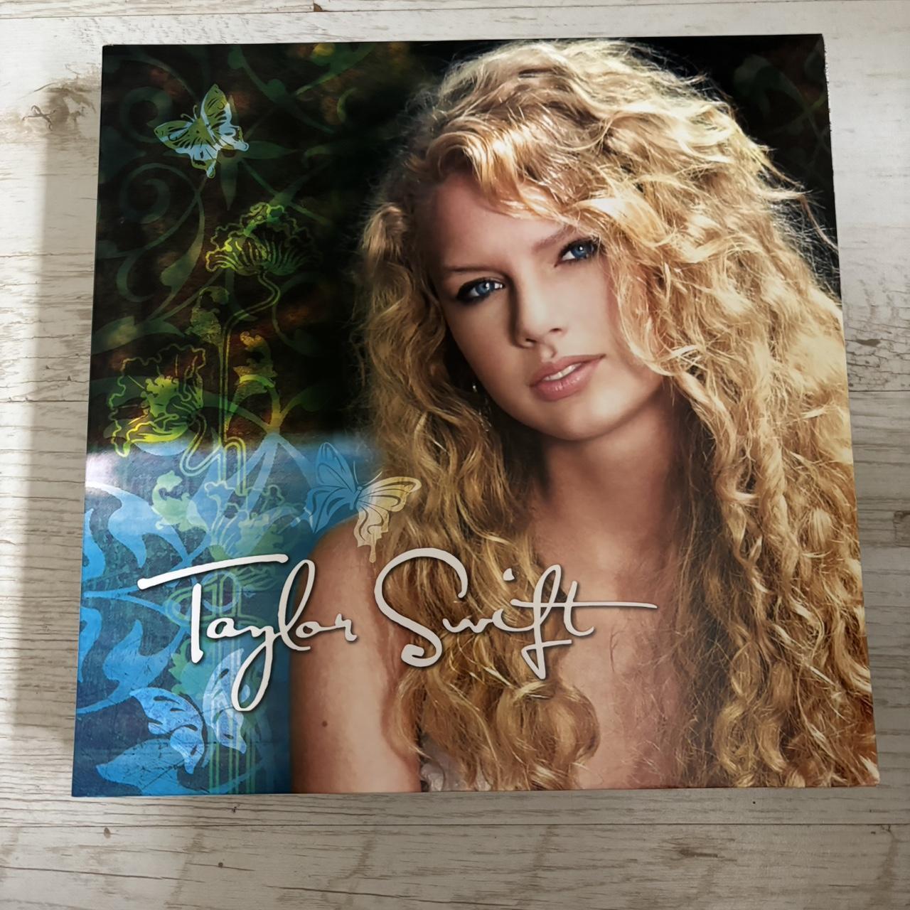 7 Taylor Swift cds all in an amazing condition!! | Depop