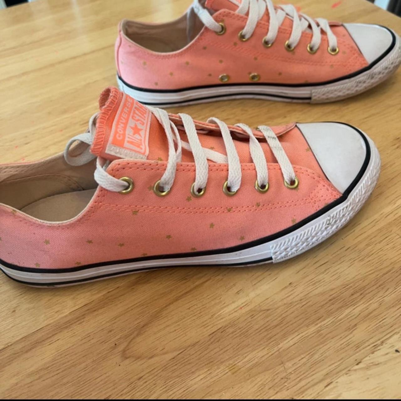 Converse Ladies Size 6 Peach coral with gold stars. Depop