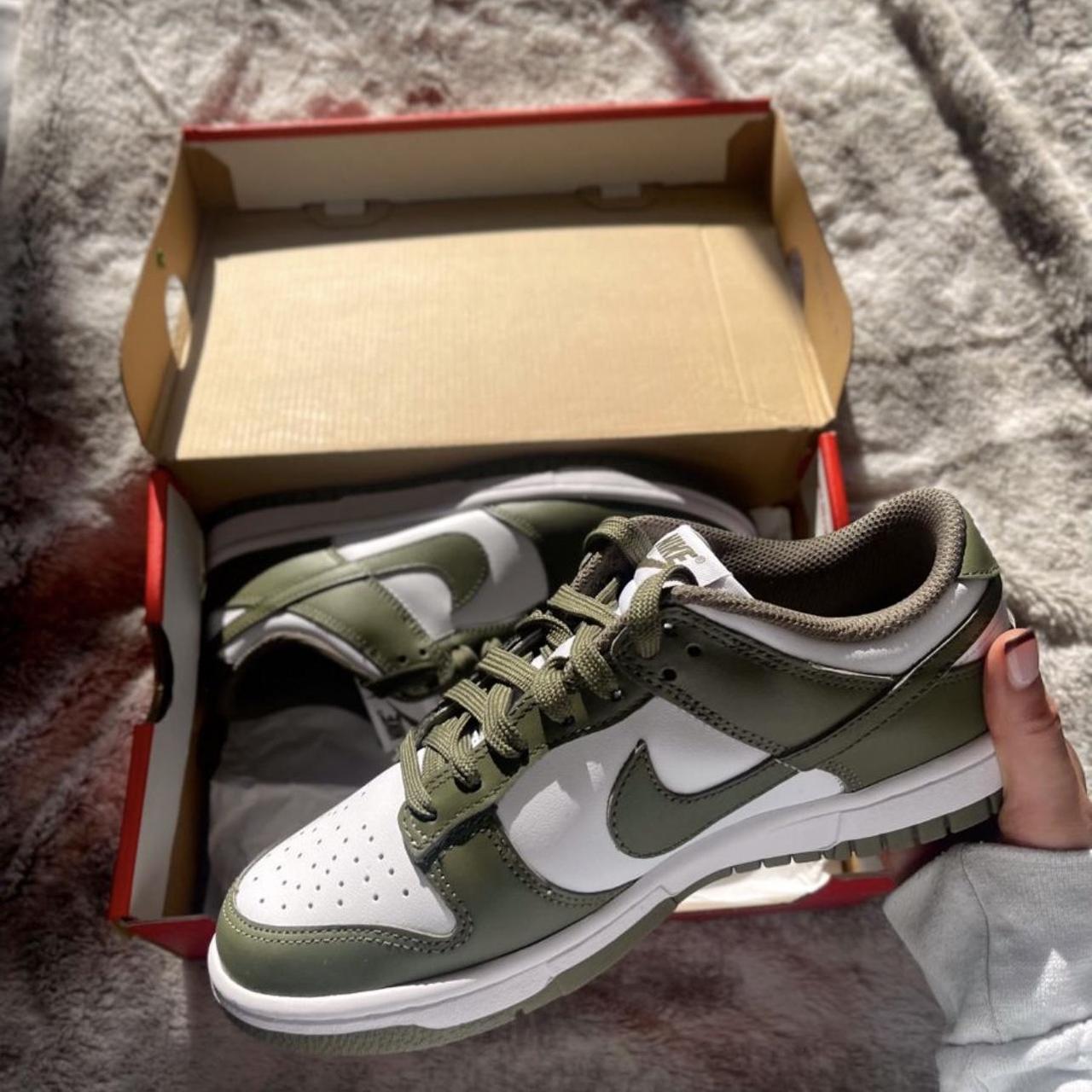 nike olive green trainers womens