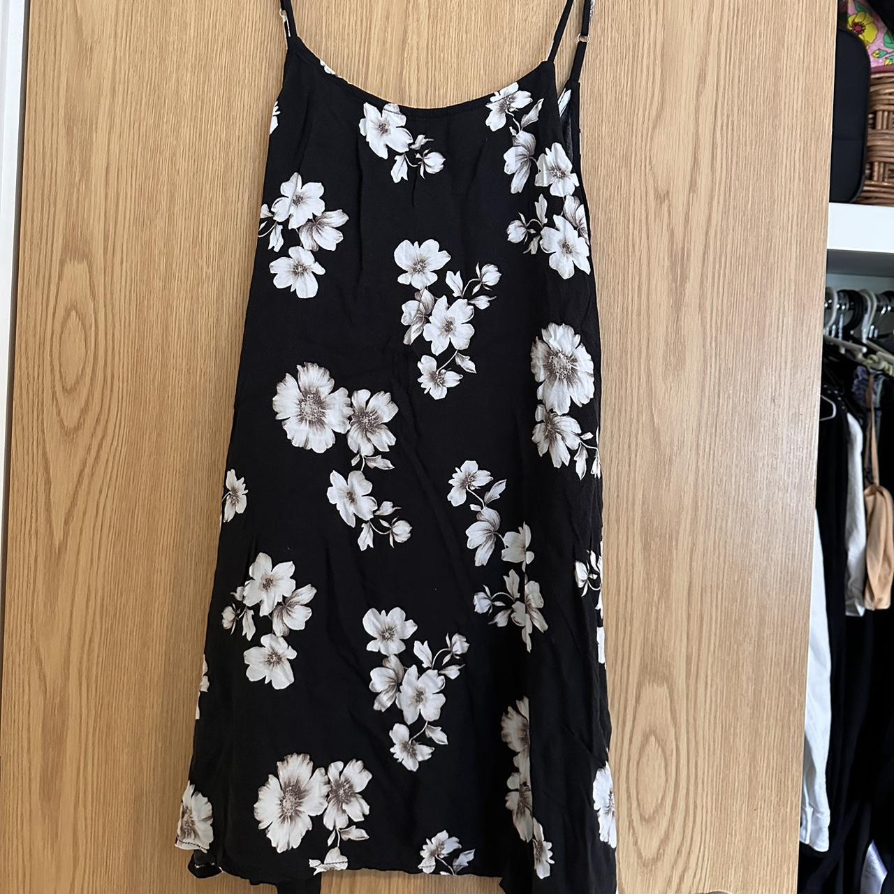 🖤 BRANDY MELVILLE FLORAL DRESS 🖤 Cherry blossom... - Depop