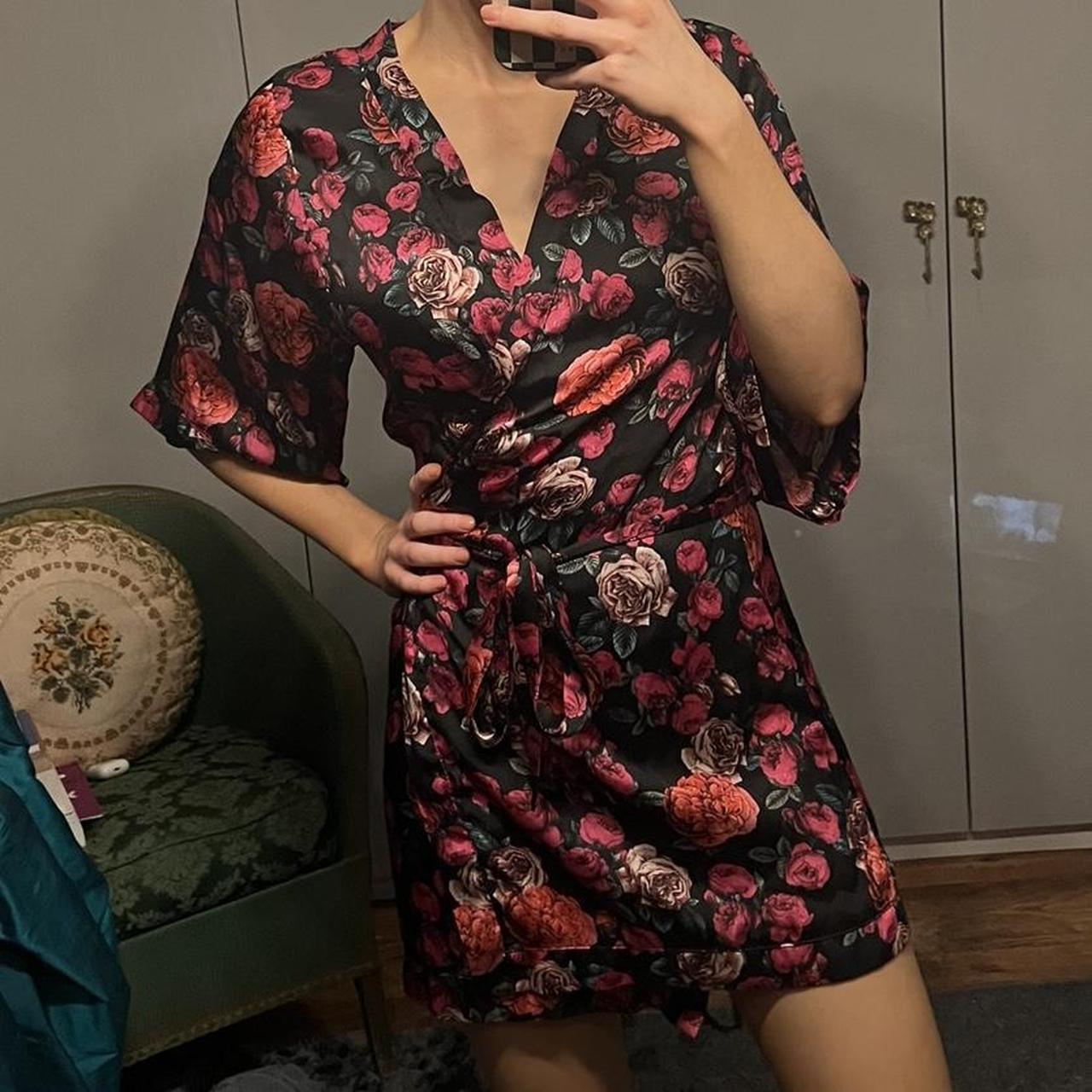 H&M satin rose and floral pink black and green robe.... Depop
