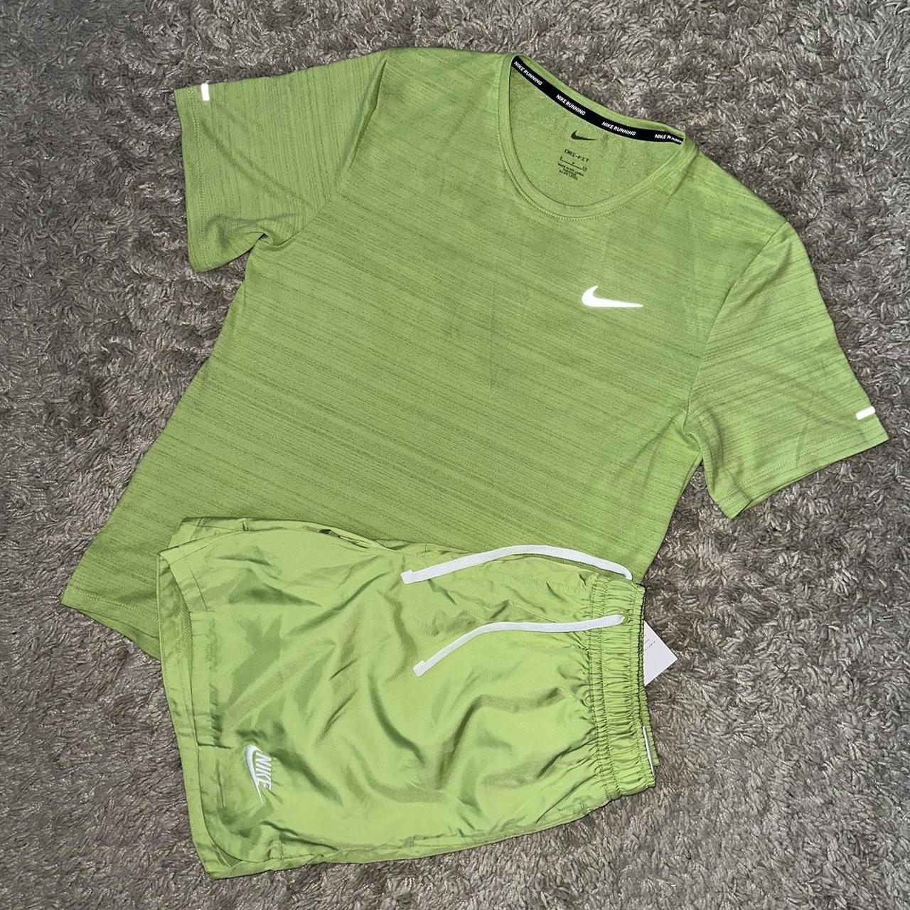 Mint green hot sale nike clothing