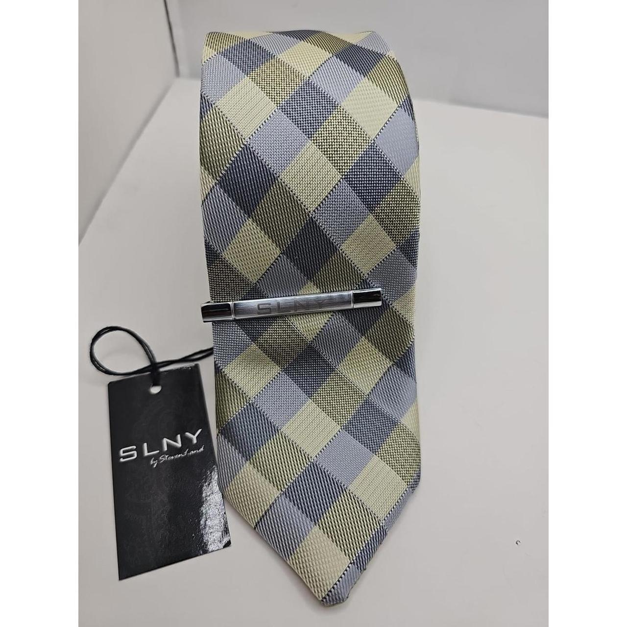 item listed by alexis30_as