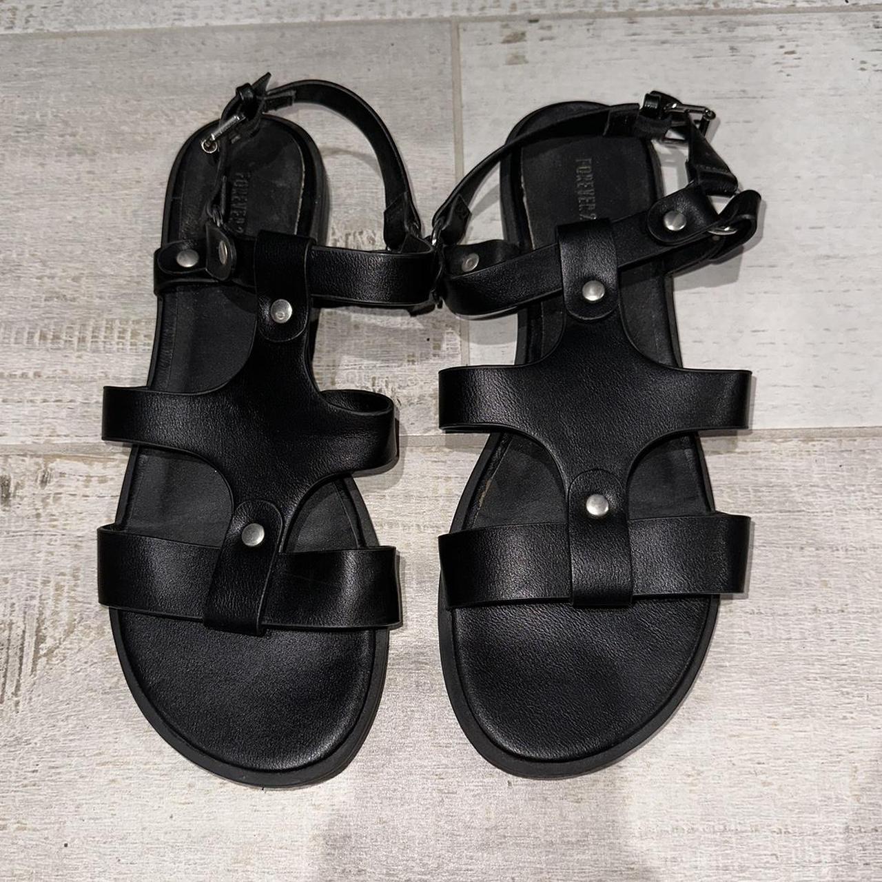 Forever 21 Sandals Worn only once - Depop