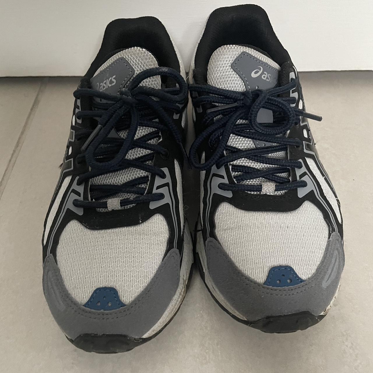 ASICS Women's Navy and White Trainers | Depop