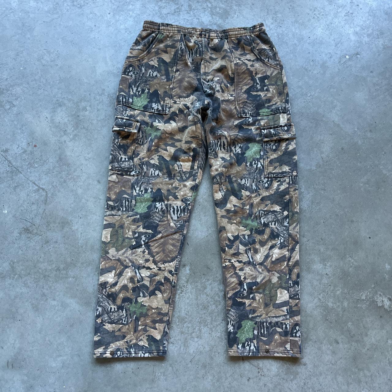 Vintage camouflage mossy oak cargo sweatpants Light... - Depop