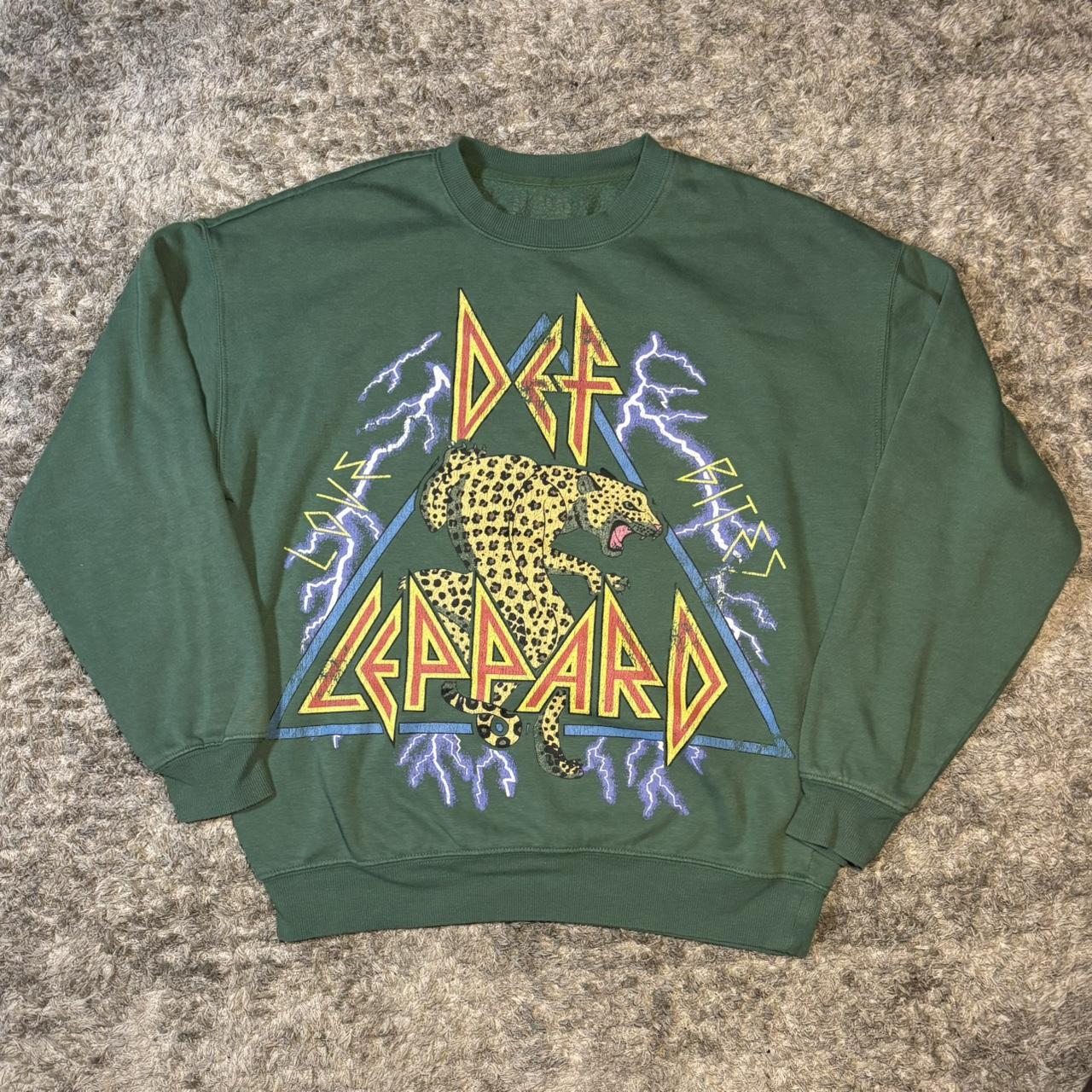 Def Leppard Graphic Crewneck • Medium Depop