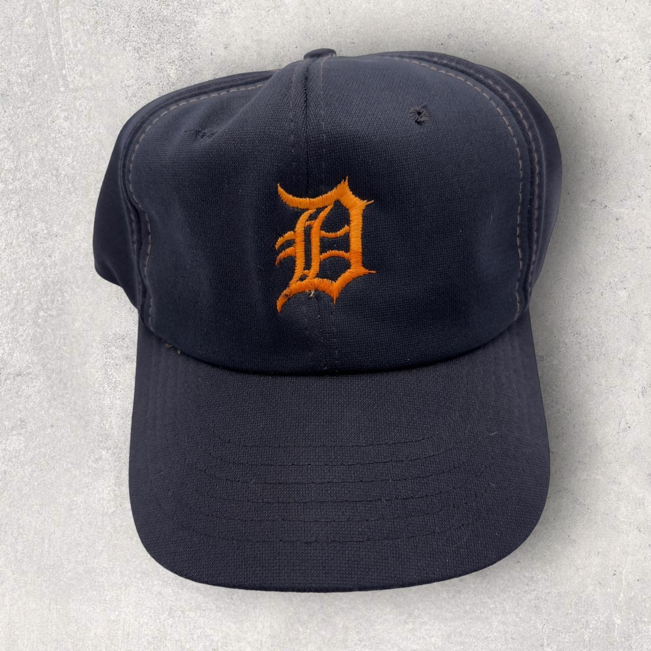 Vintage Detroit Tigers snapback hat in navy. From - Depop