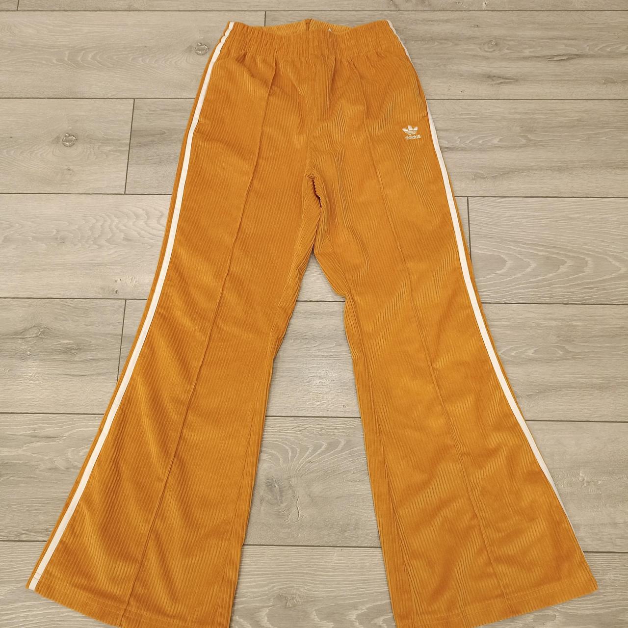 item listed by v2ndvintage