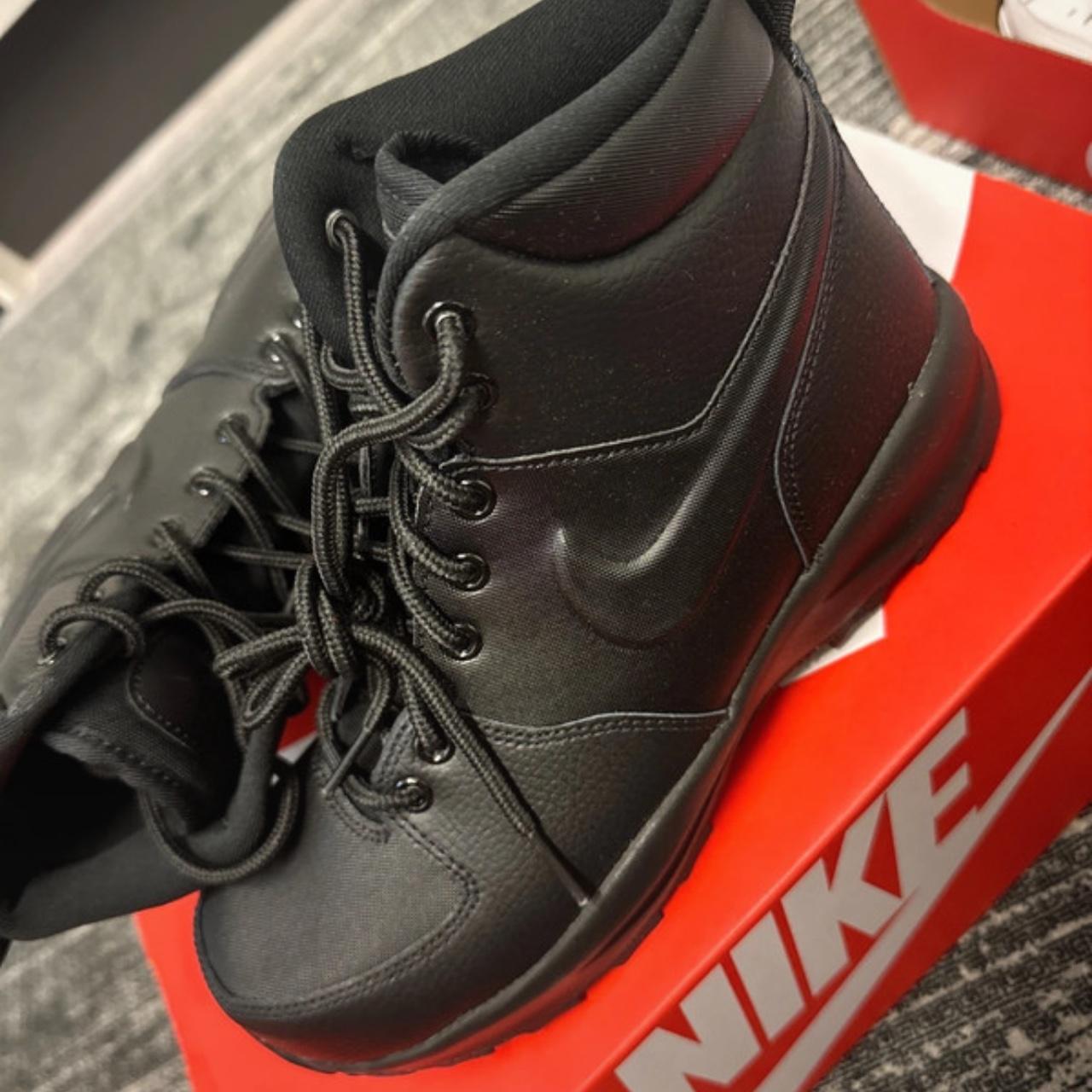 Black manoa nike boots hotsell