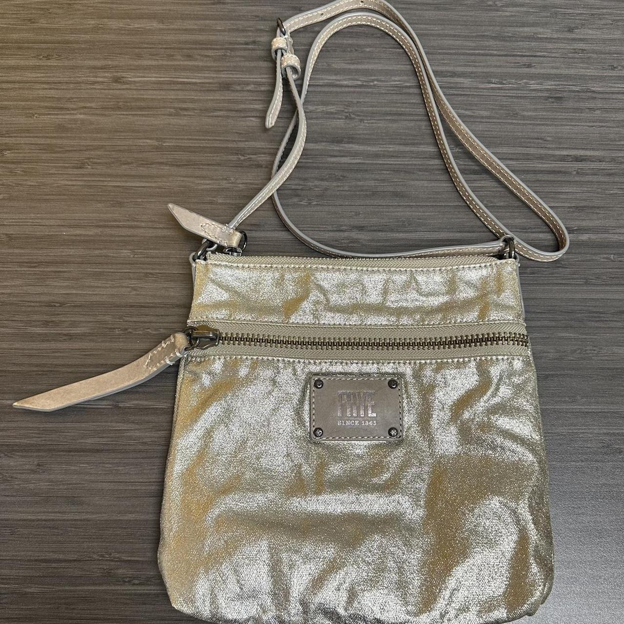 Frye crossbody NWOT Frye Ivy metallic canvas