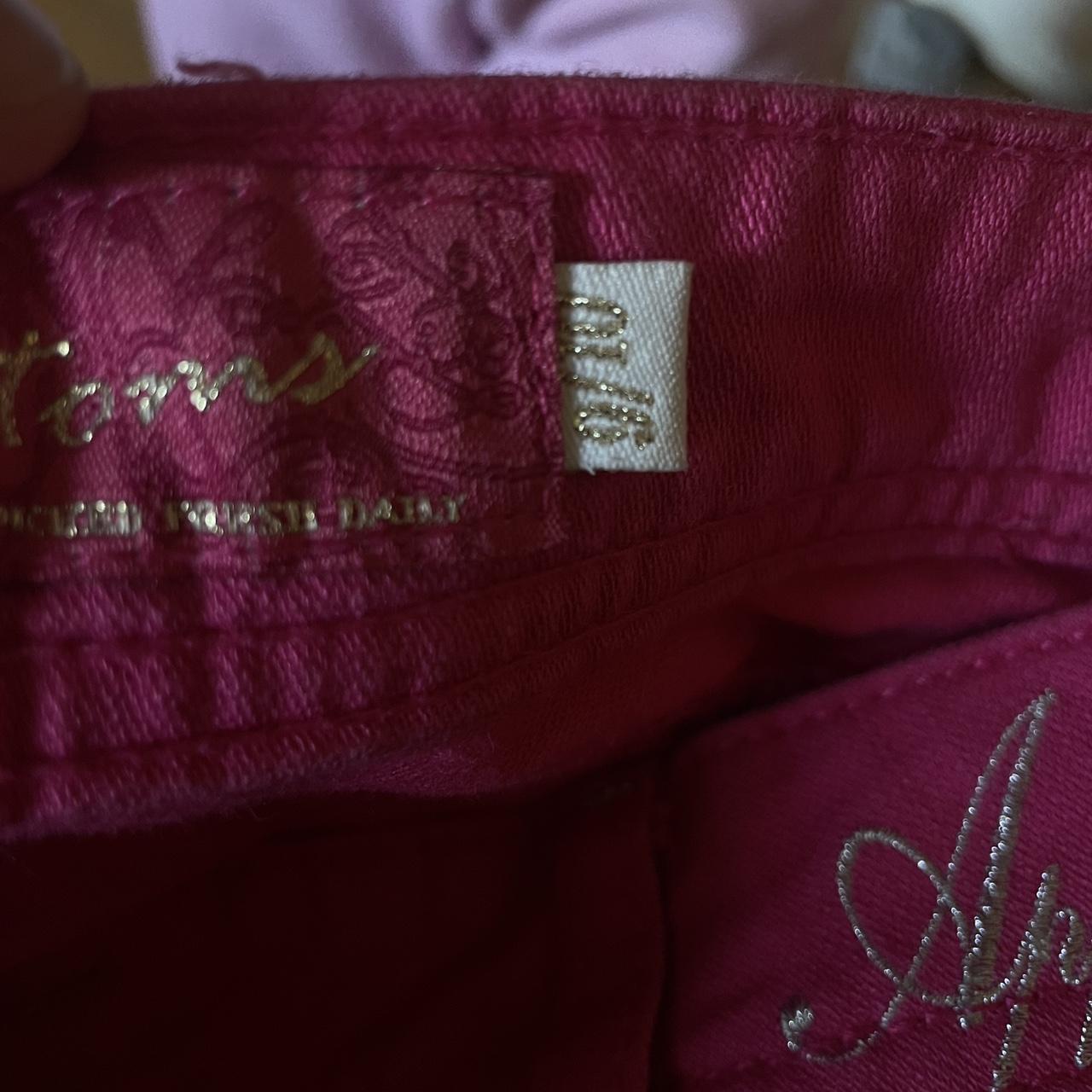 worn 2 times collecting dust in my closet pink 9/10 Depop