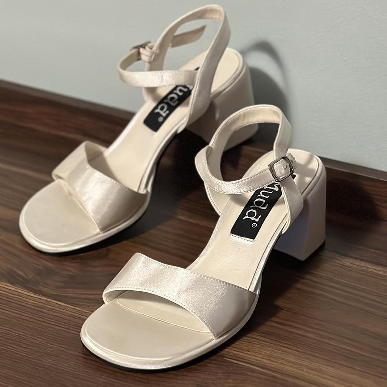 Mudd brand online sandals