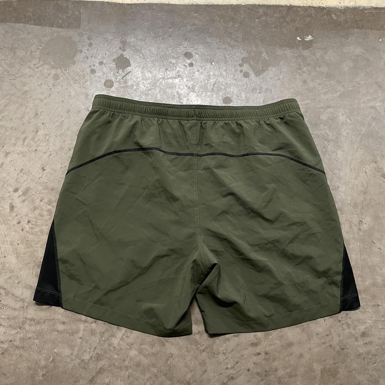The North Face Men's Green Shorts (2)