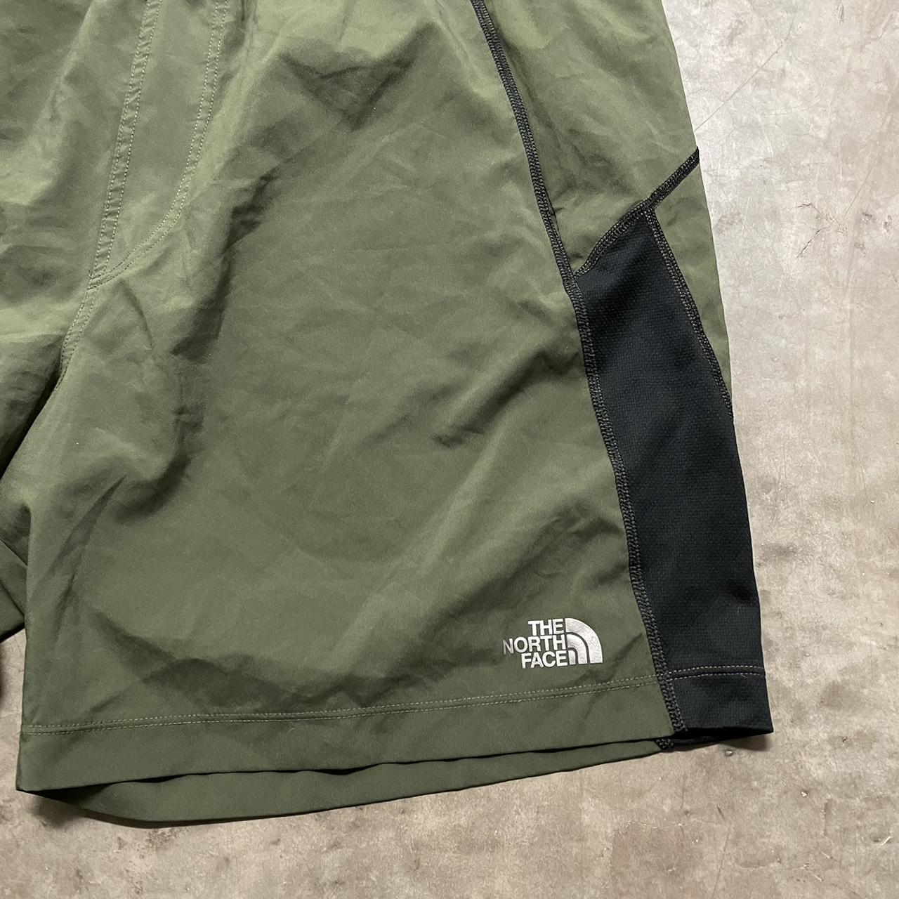 The North Face Men's Green Shorts (3)