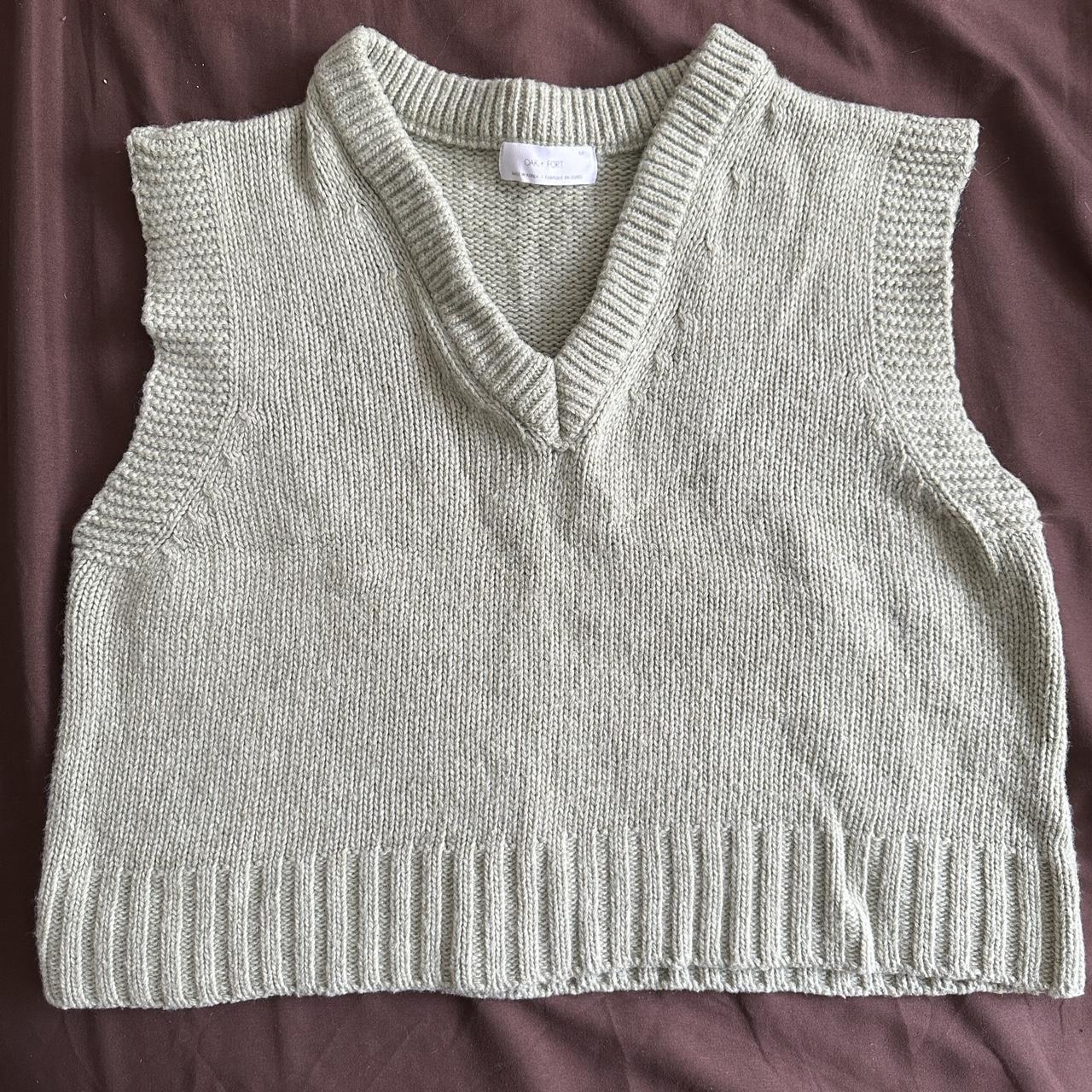 Oak Fort -Cute light sage green knitted