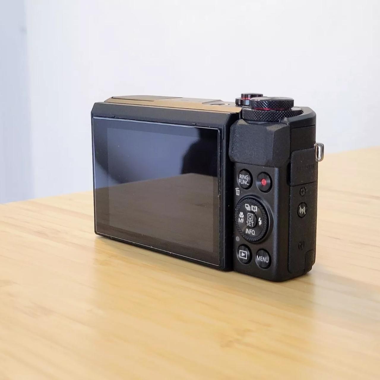 Canon G7X Mark II Digital Camera This compact... Depop