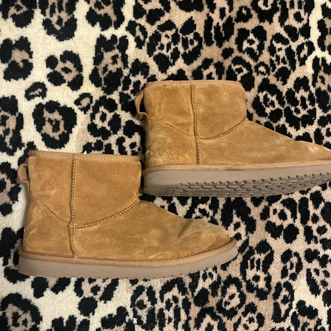 item listed by carolinaemi