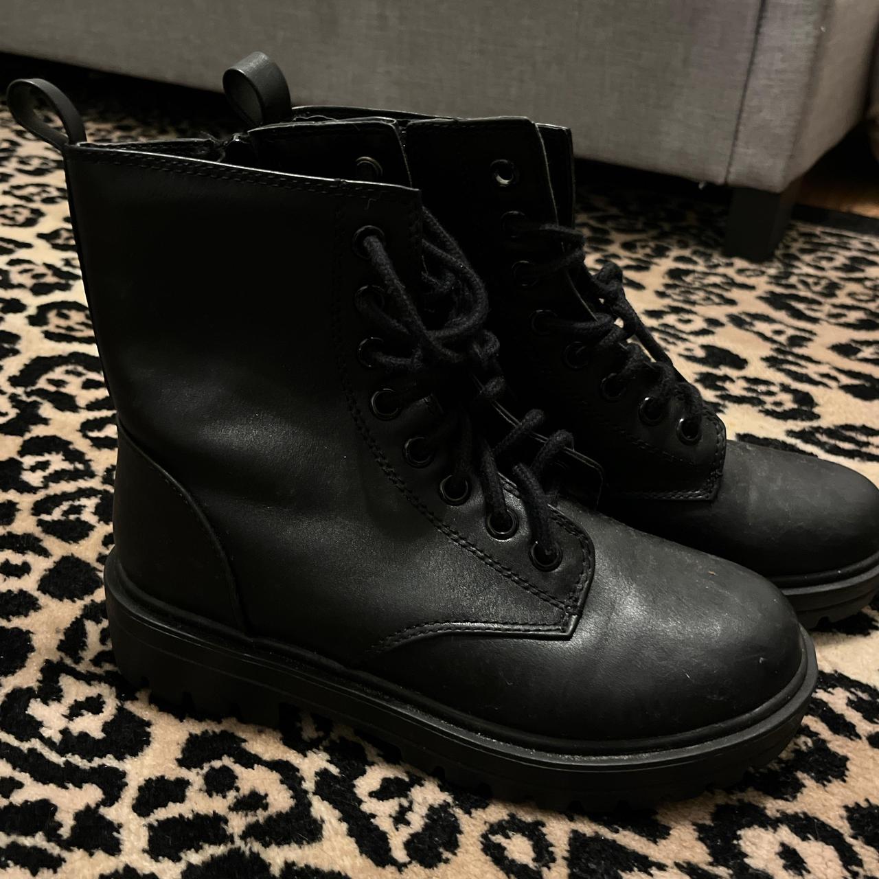 item listed by carolinaemi