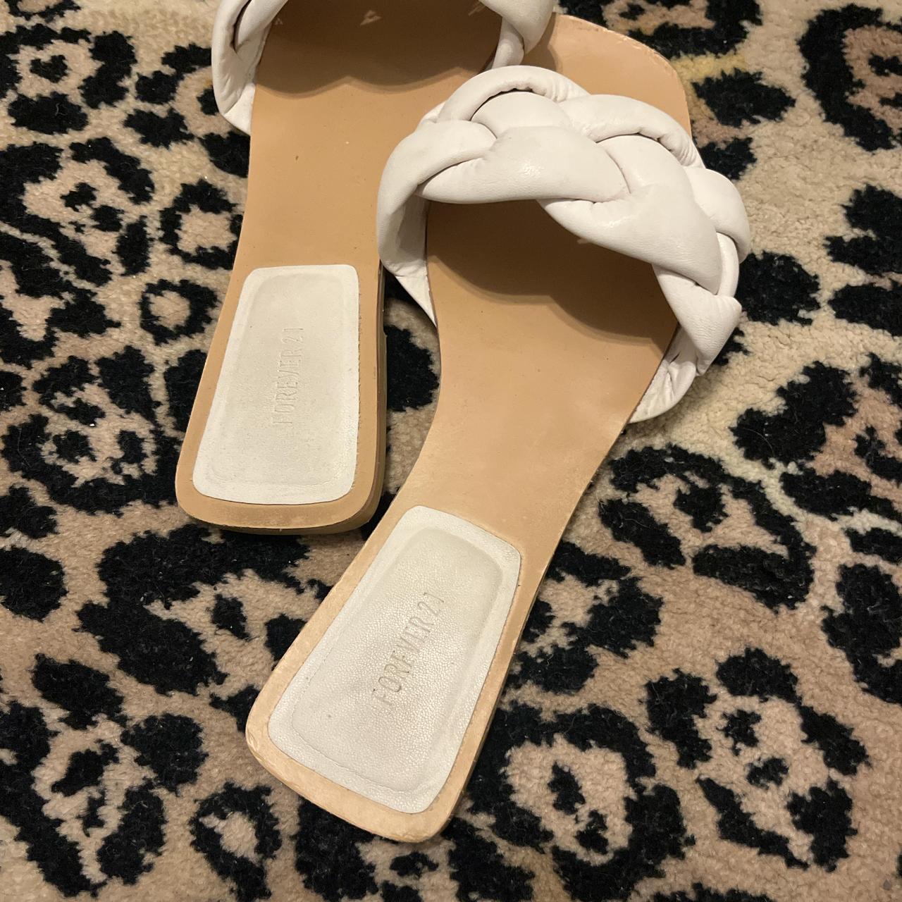 item listed by carolinaemi