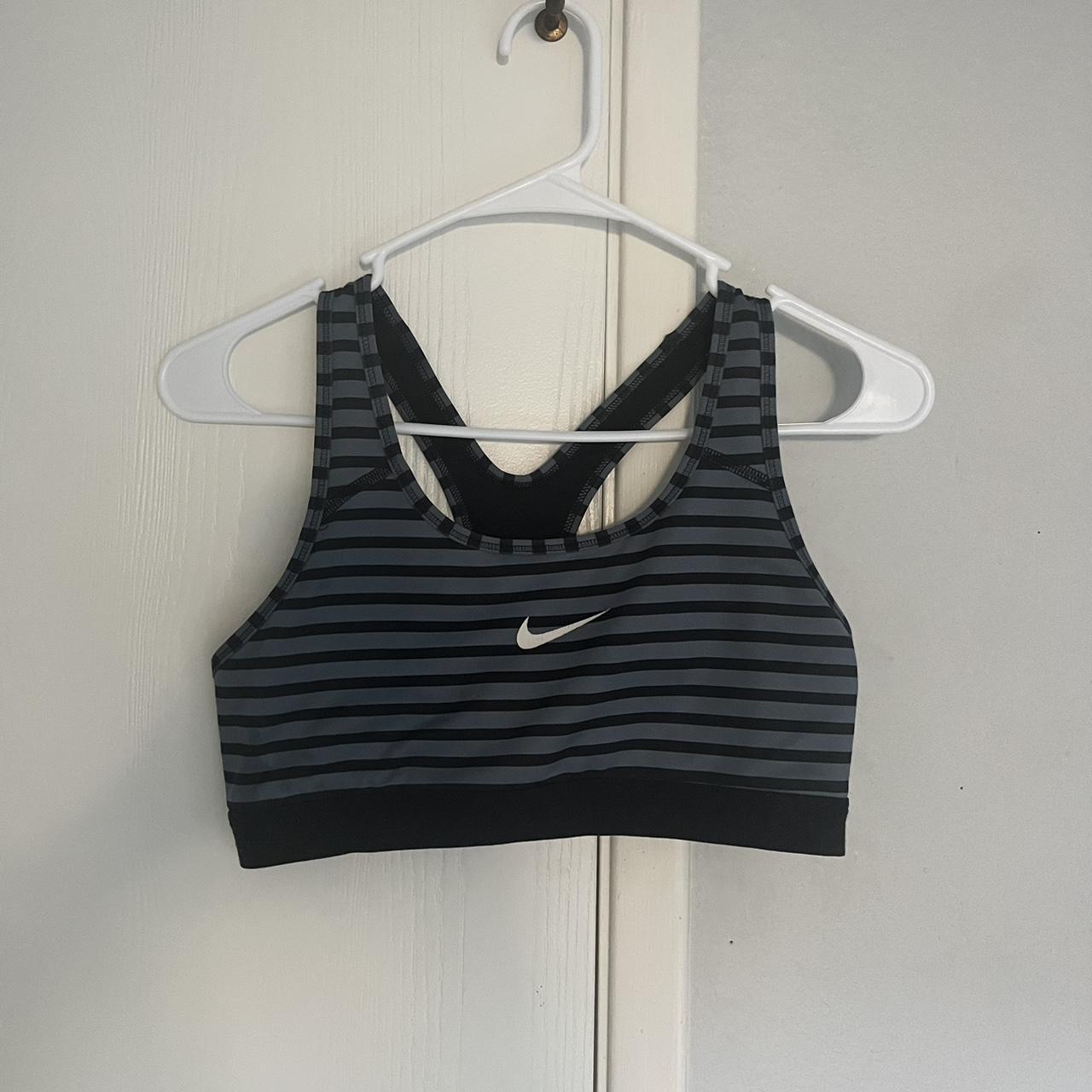 Nike Women's Logo Razor Back Sports Bra Small. Black - Depop