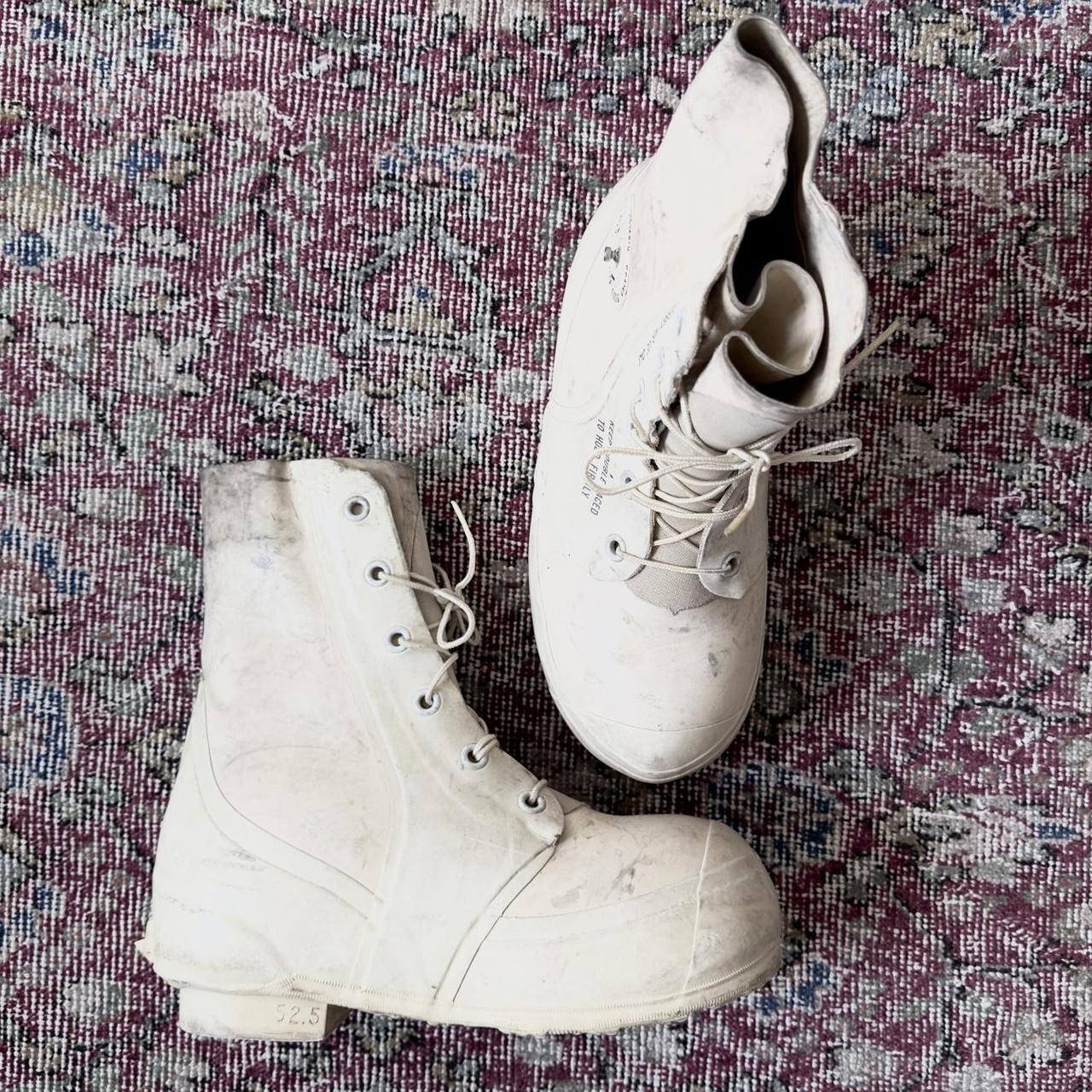 Bata white 2025 bunny boots