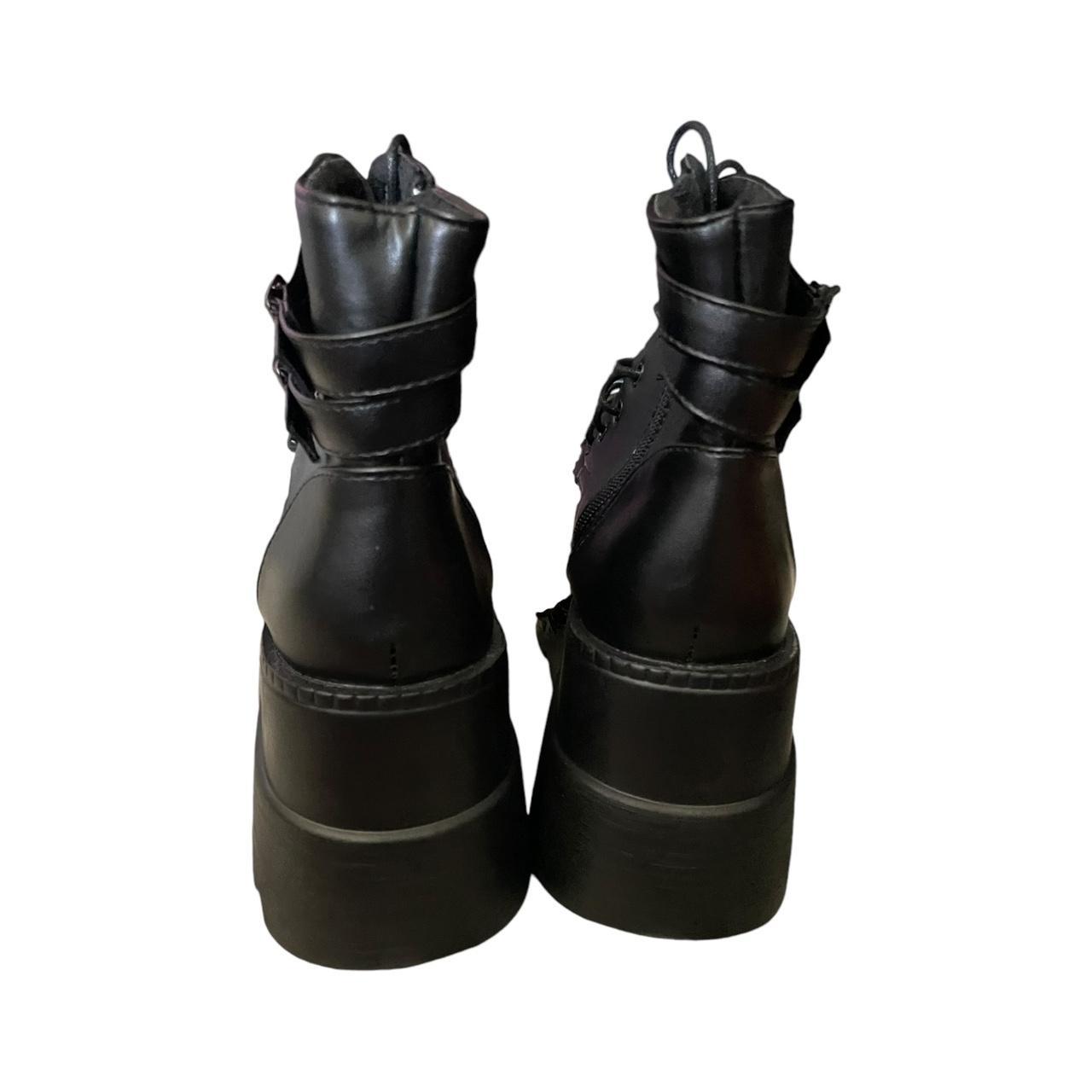 SOLD Am venom boots Sz8 | Depop