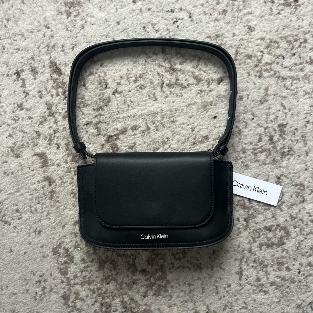 Calvin klein mellow hot sale saddle bag