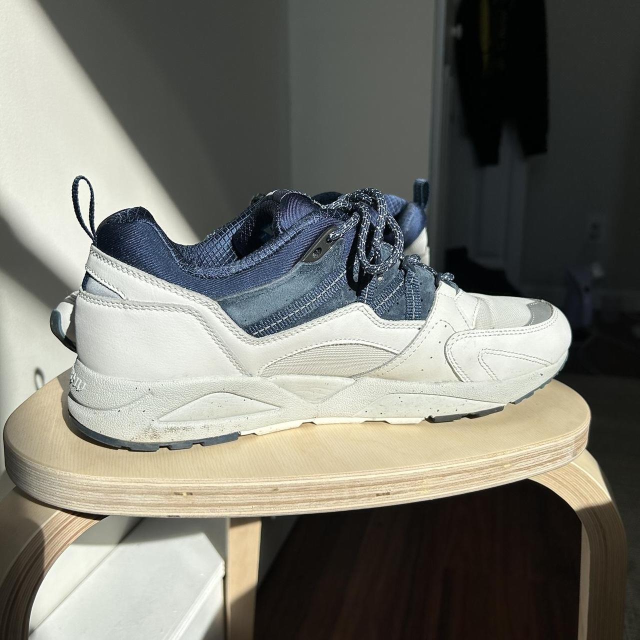 Karhu Men's White and Navy Trainers Depop