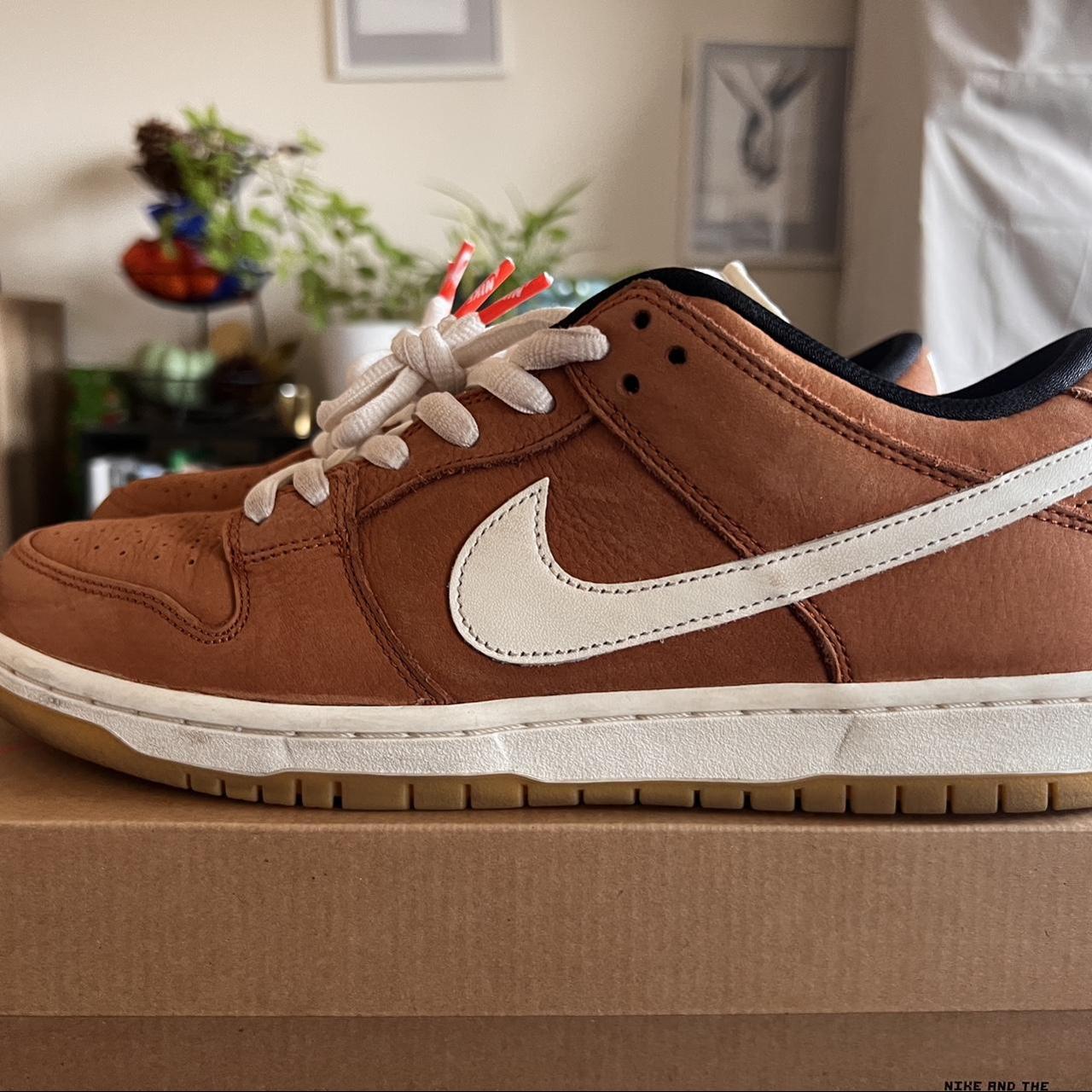 Tan and outlet orange nike