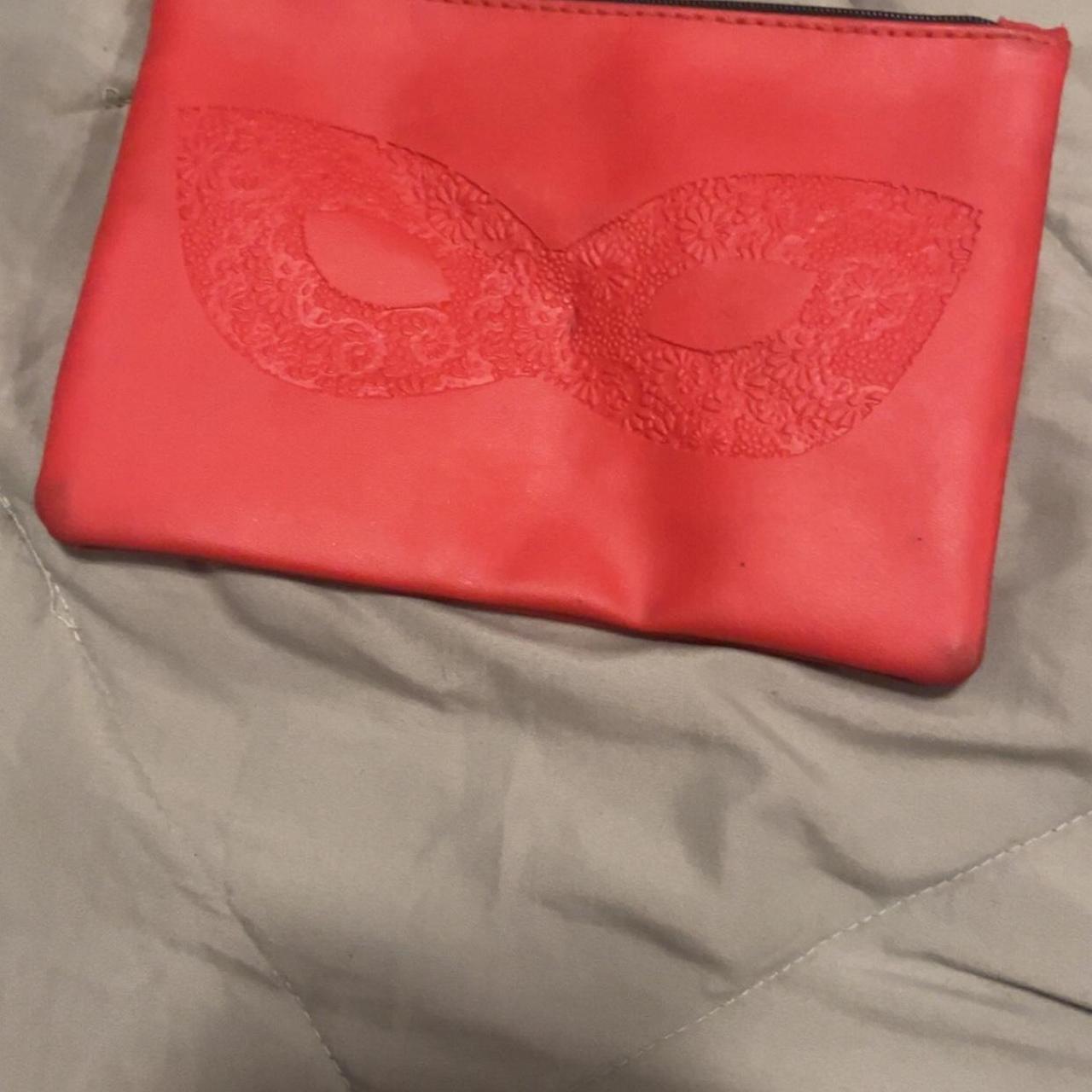item listed by ave_ladybug