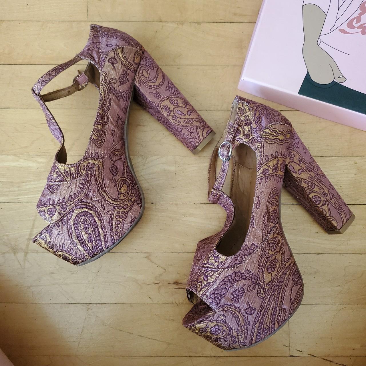 Gorgeous Jeffrey Campbell Foxy platform heels. These...