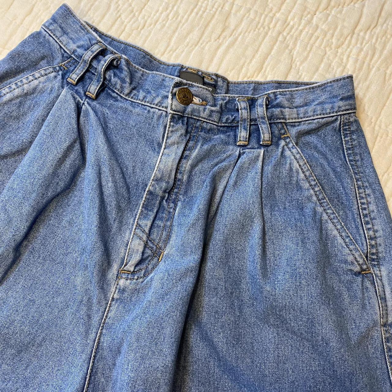 Liz Claiborne Women's Blue Shorts | Depop