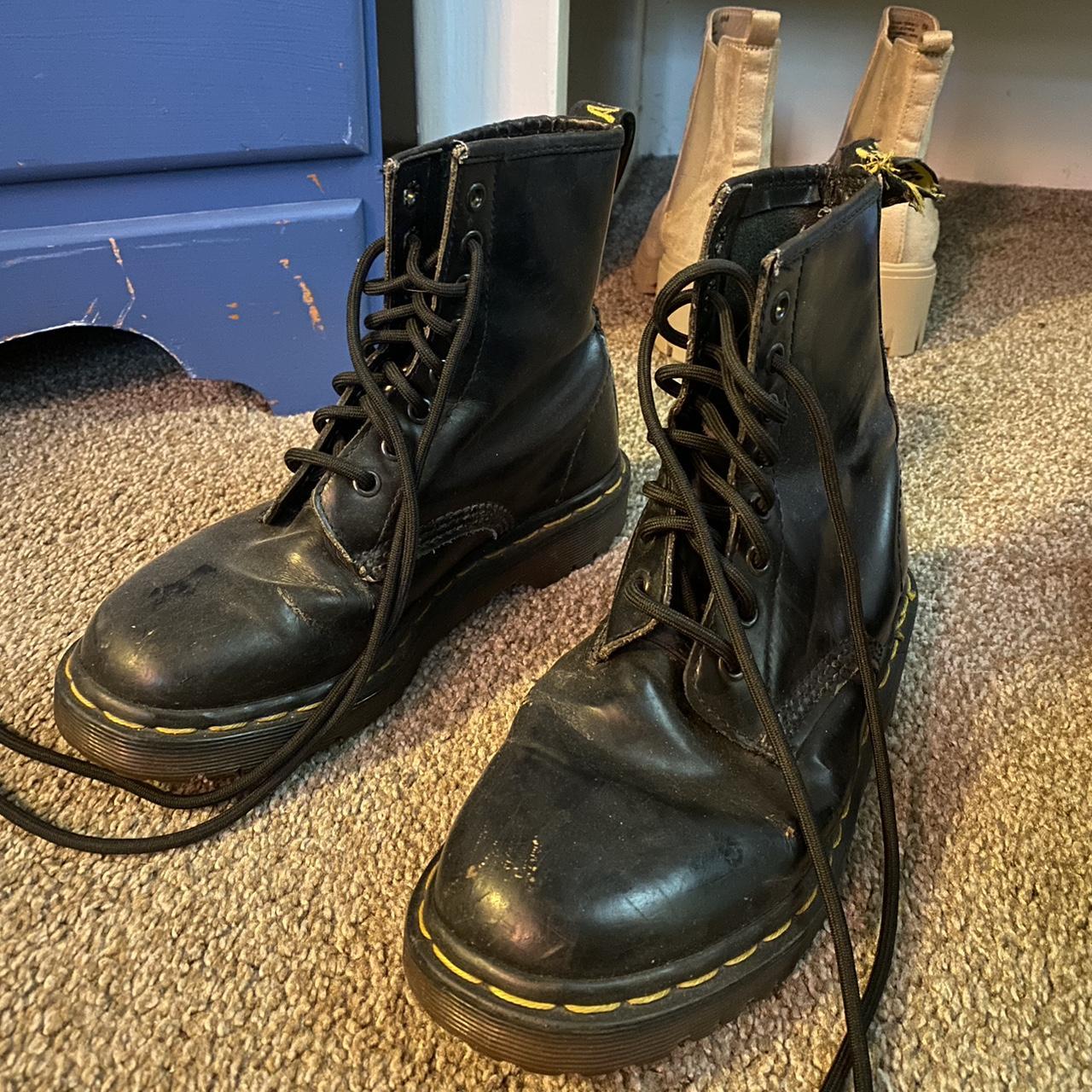 Depop hot sale doc martens