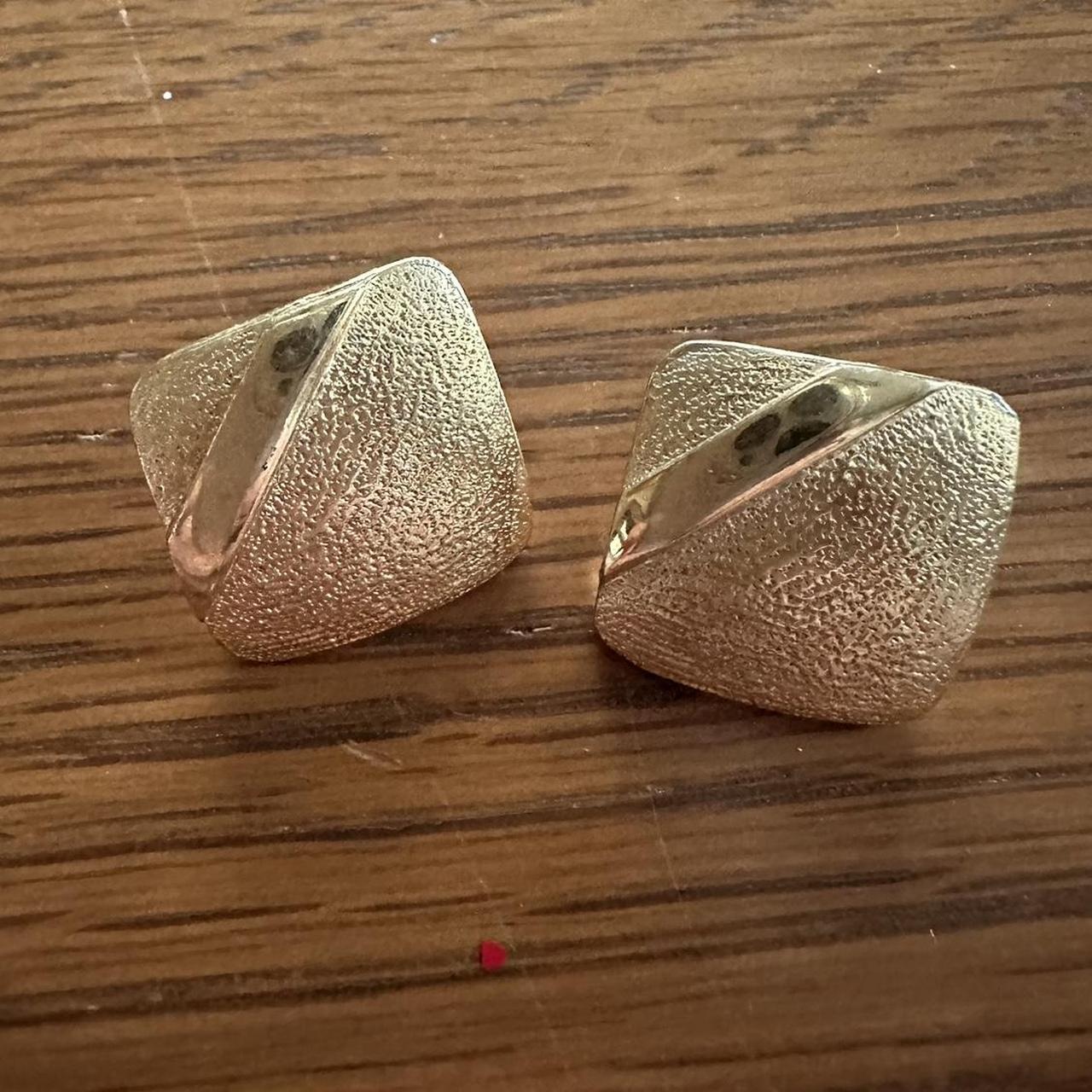 item listed by ems_hidden_gems10