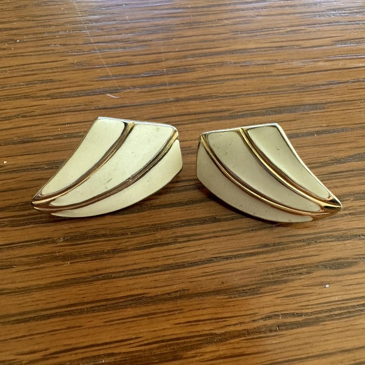 item listed by ems_hidden_gems10