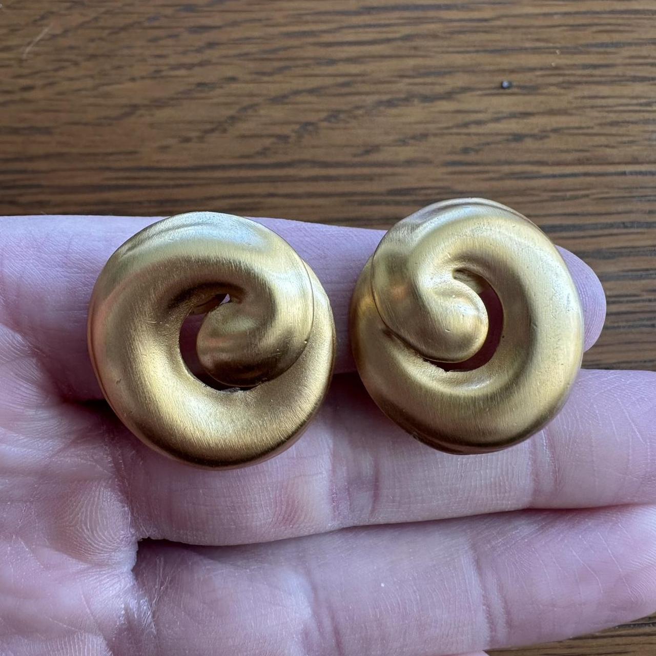 item listed by ems_hidden_gems10
