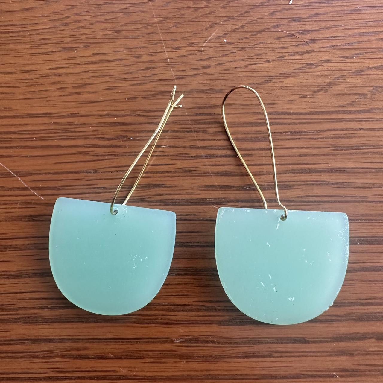 item listed by ems_hidden_gems10