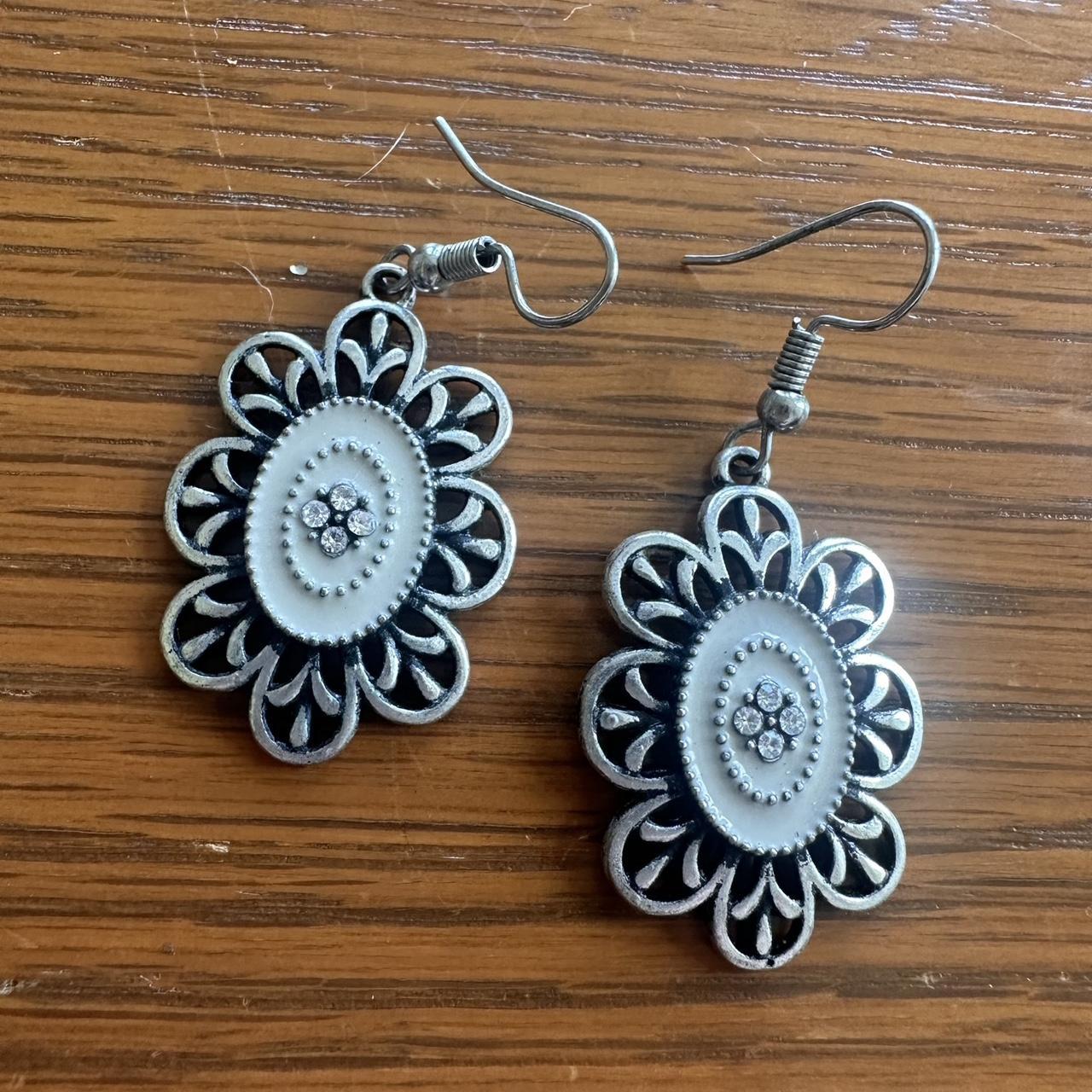 item listed by ems_hidden_gems10