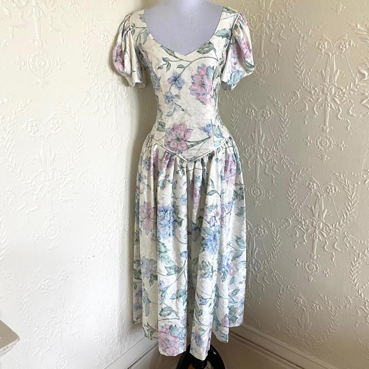item listed by thanksitsvintageee