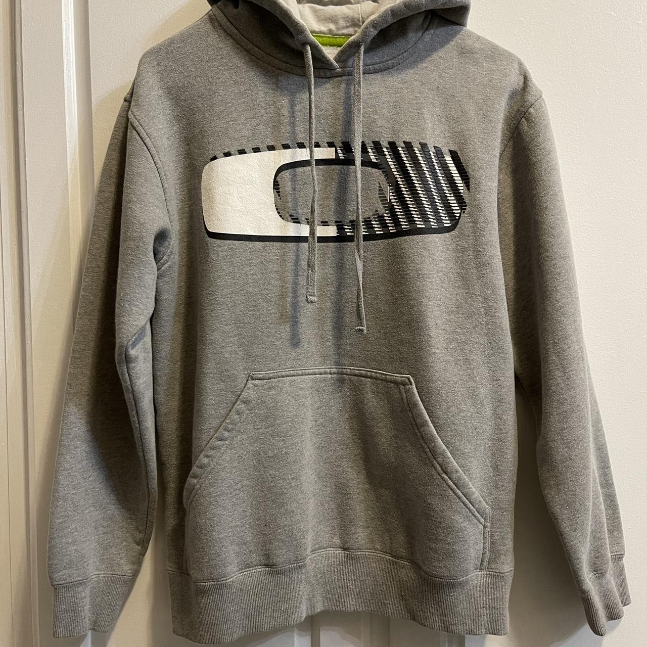 Oakley Men's Hoodie - Grey - S – Vintage Grey Oakley Big Logo hoodie with …