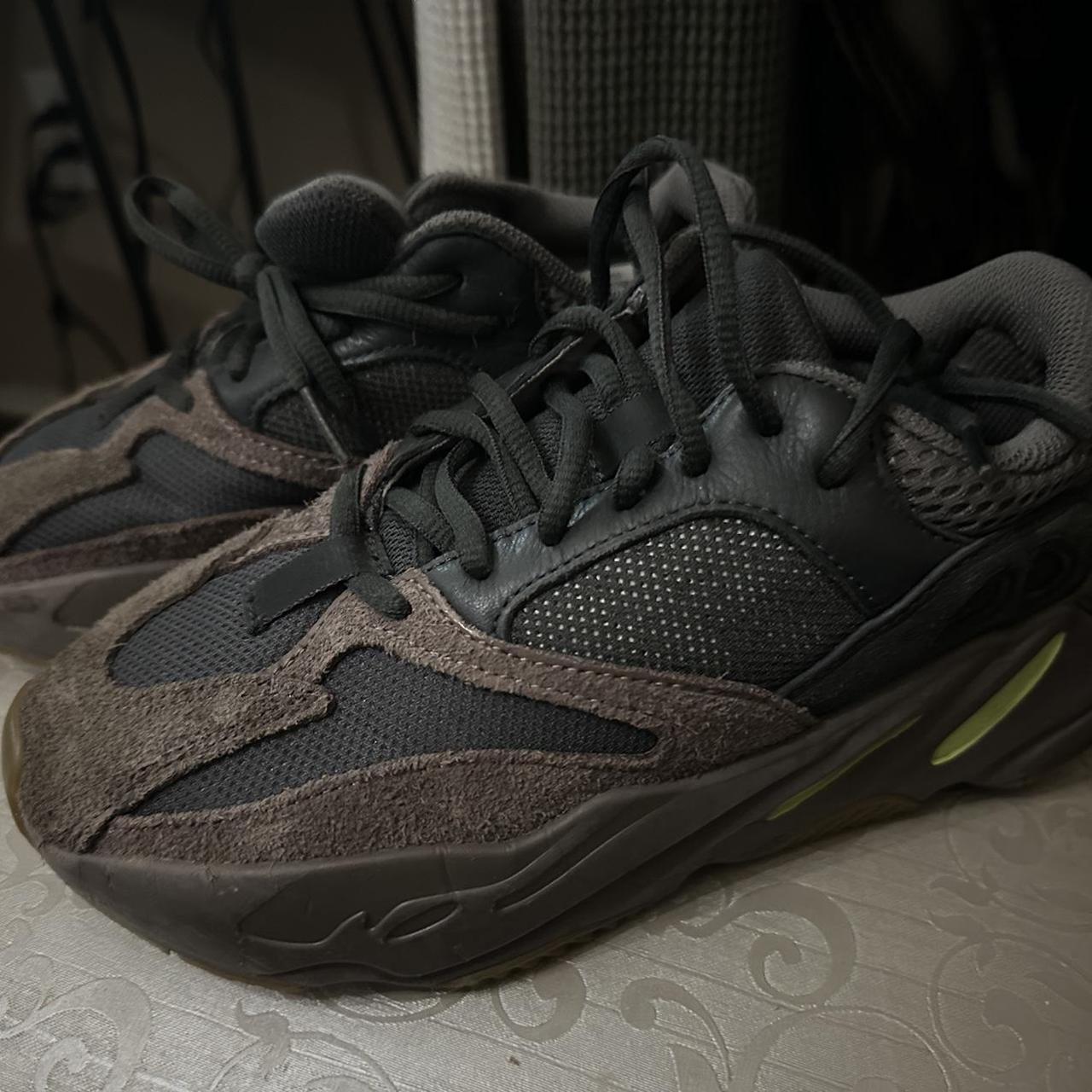 Yeezy 700 mauve size sales 5.5