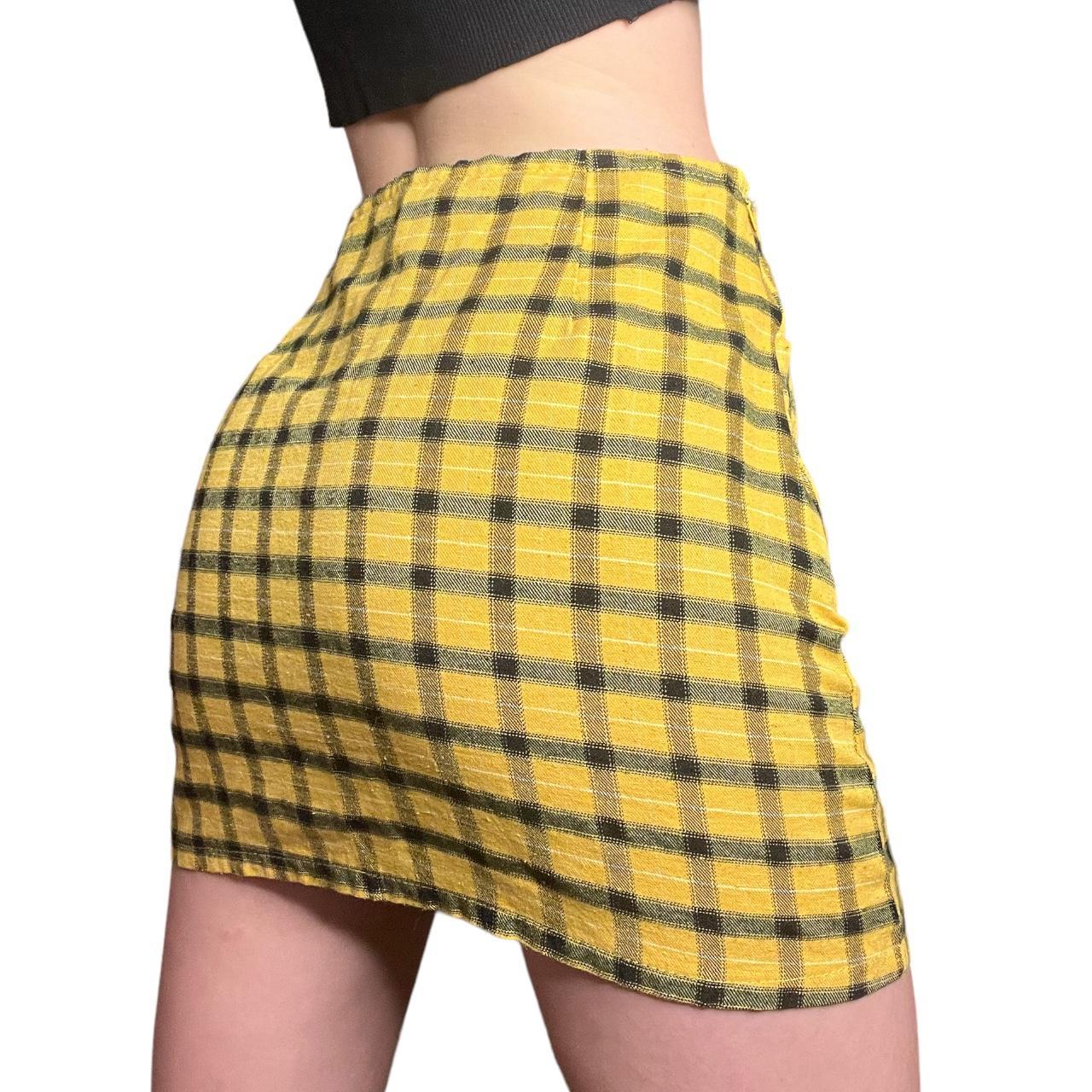 yellow plaid mini skirt, no kinda
