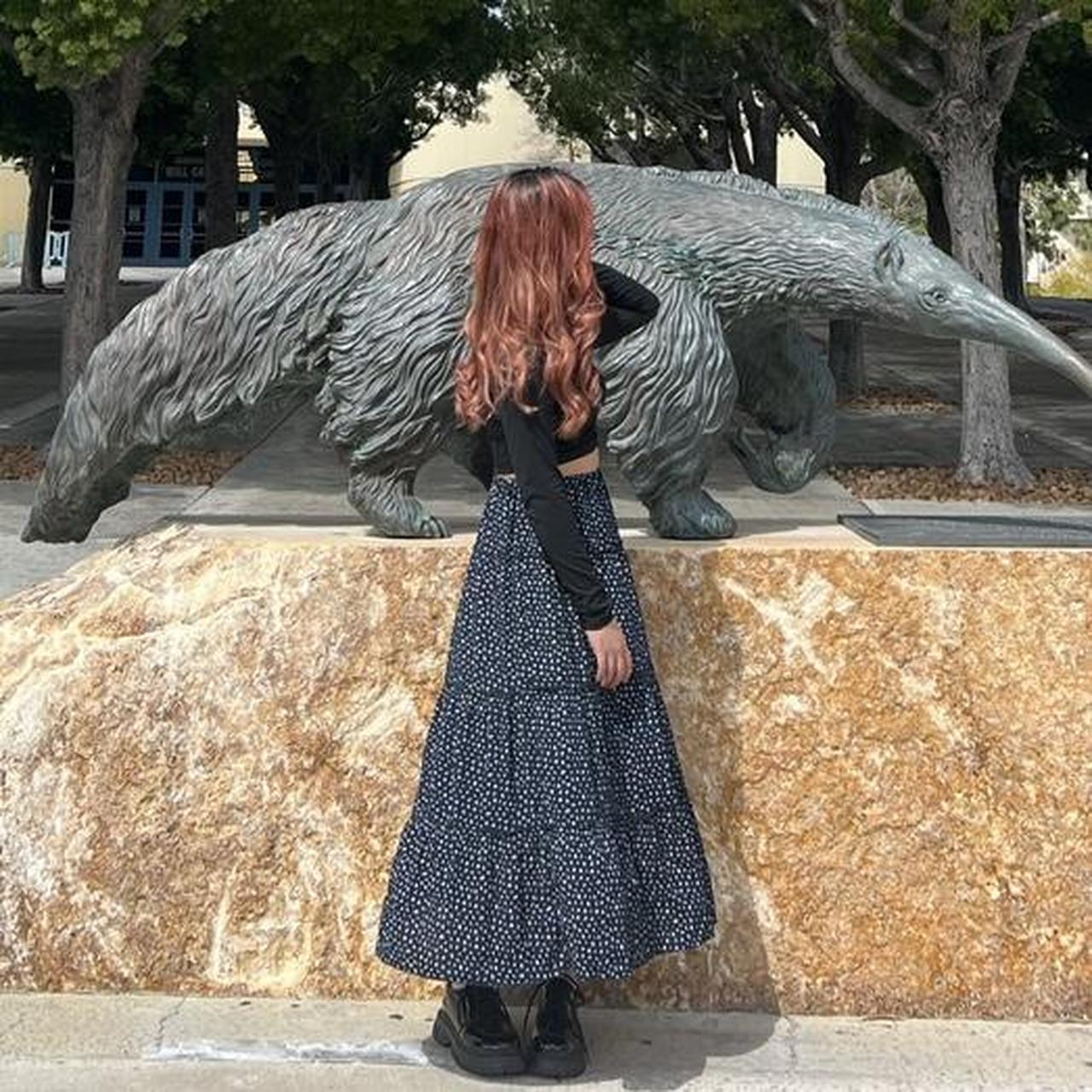 Brandy Melville Women's White and Navy Skirt Depop