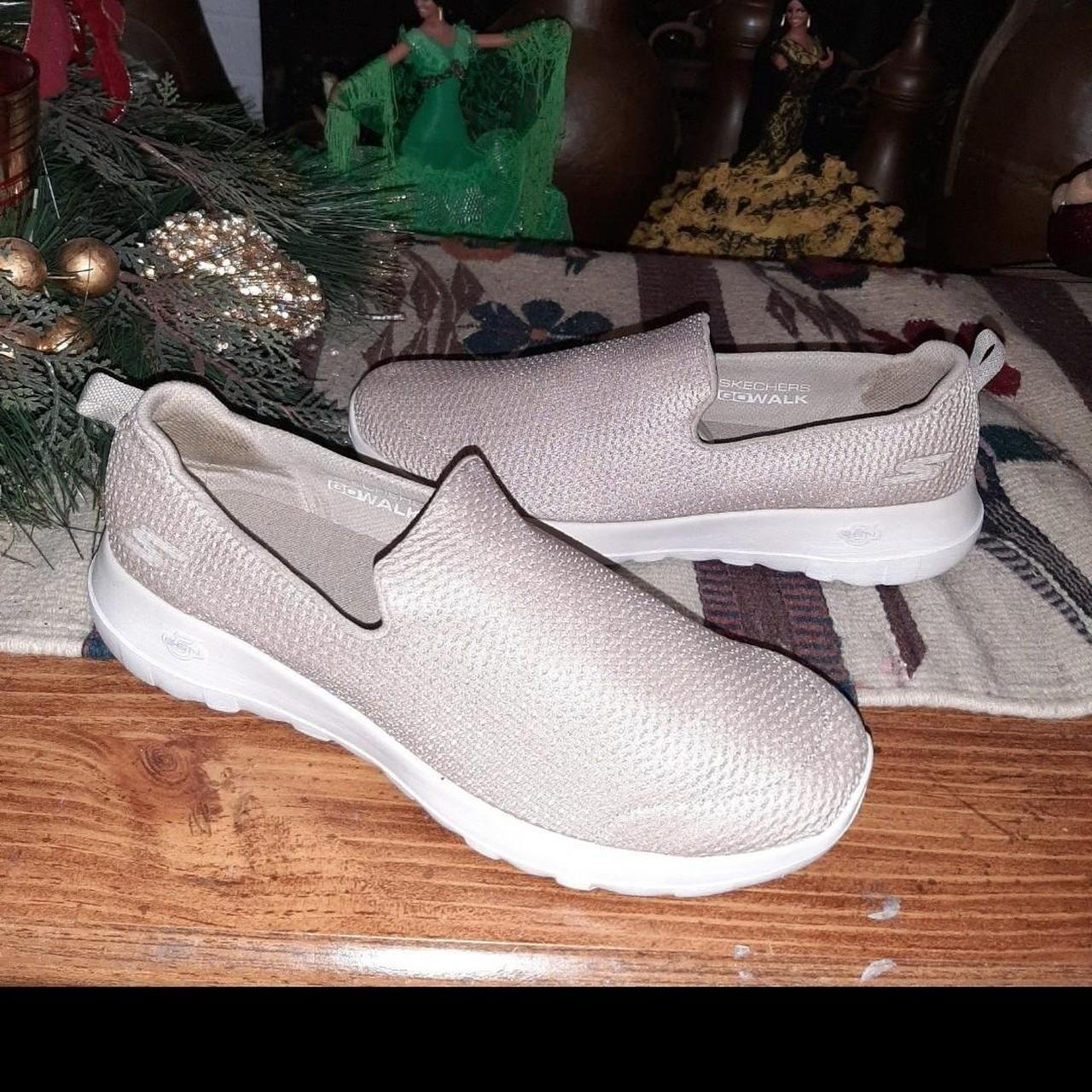 item listed by sneakerloverss