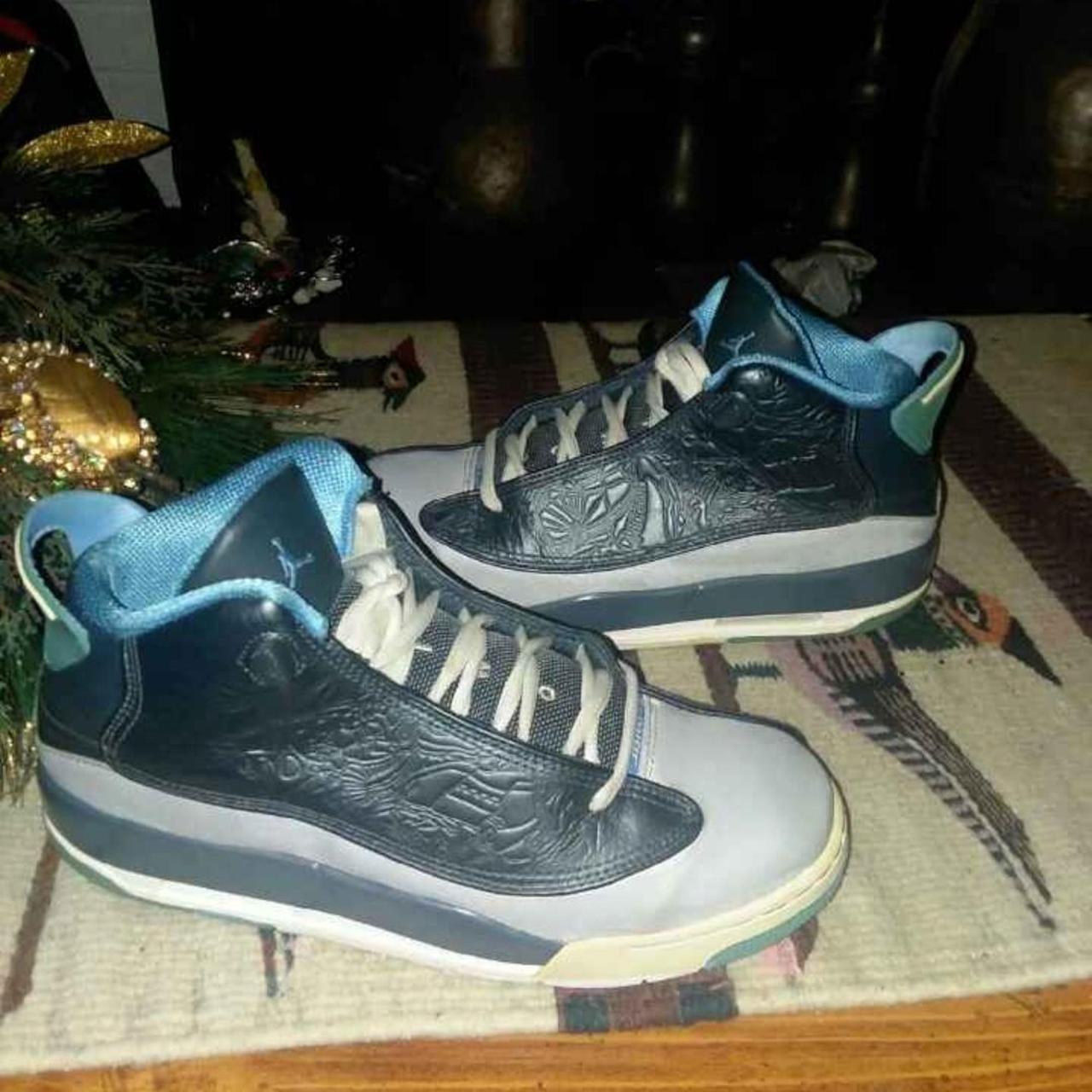 item listed by sneakerloverss