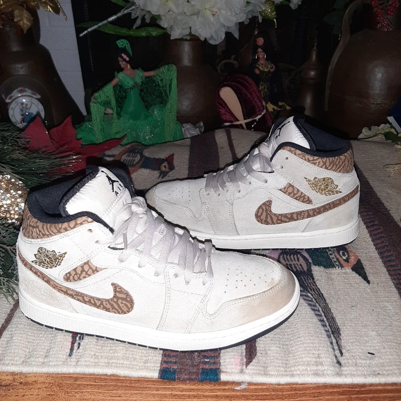 item listed by sneakerloverss